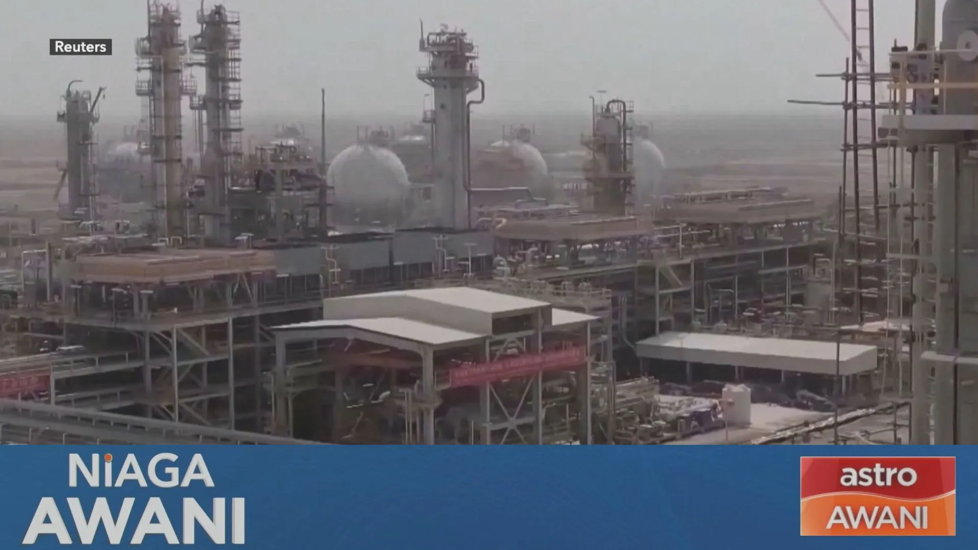 Oil slips as Saudi Arabia offers more crude via Oman