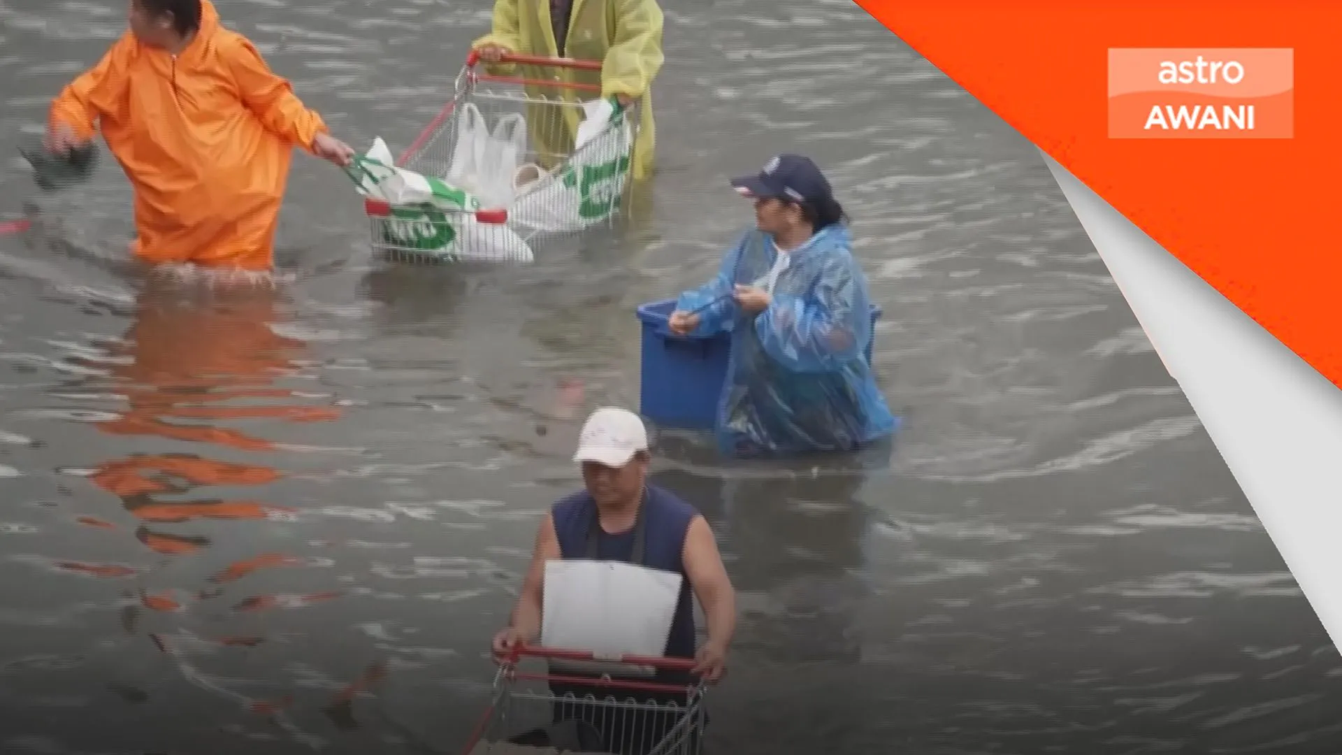 Bangkok beransur surut, penduduk keluar dapatkan bekalan