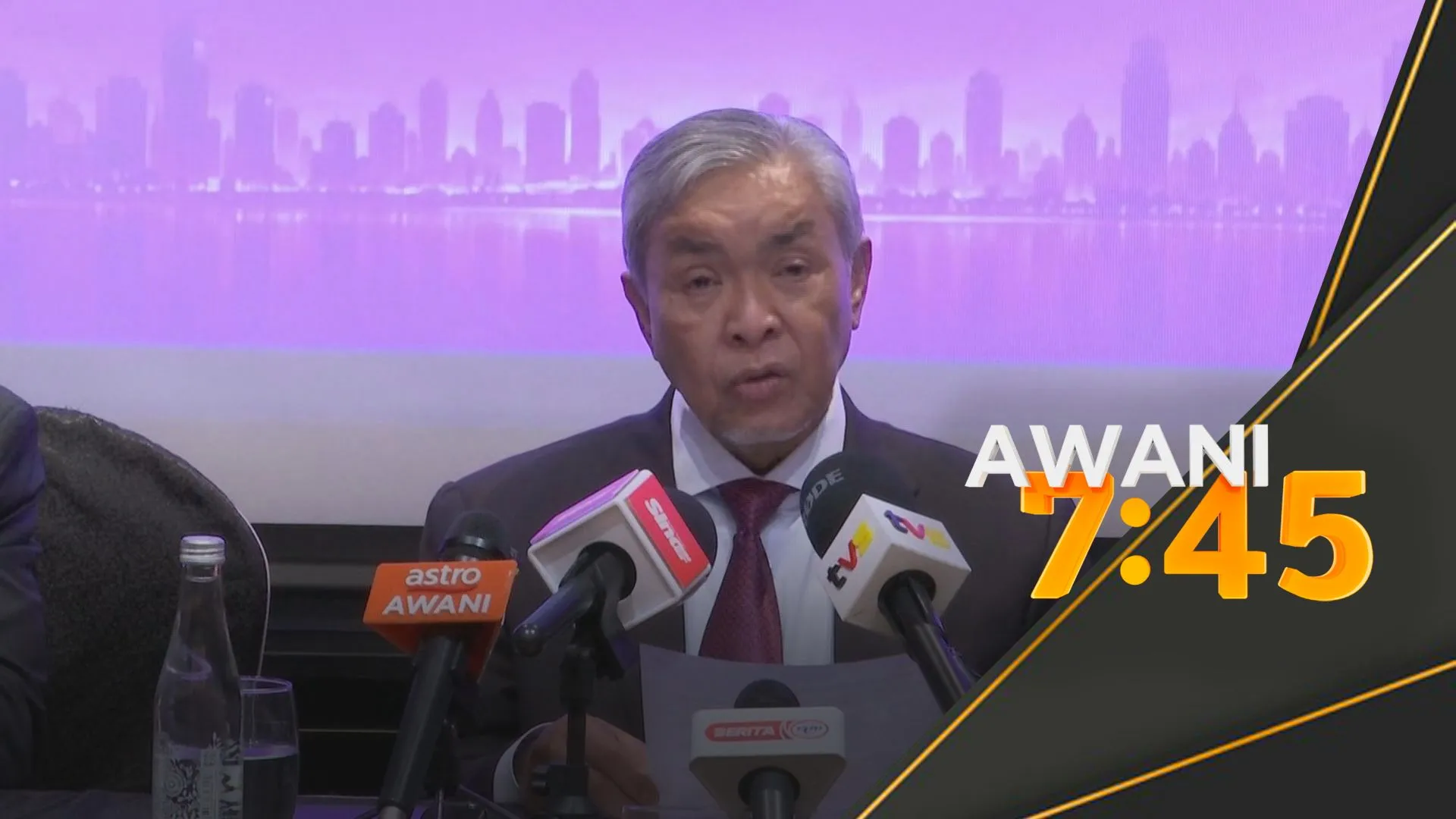 Zahid seru ahli UMNO jaga adab, hormati proses