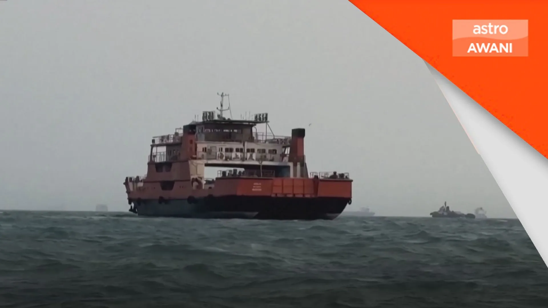 Kapal tangki LPG terkena serpihan projektil di Hormuz