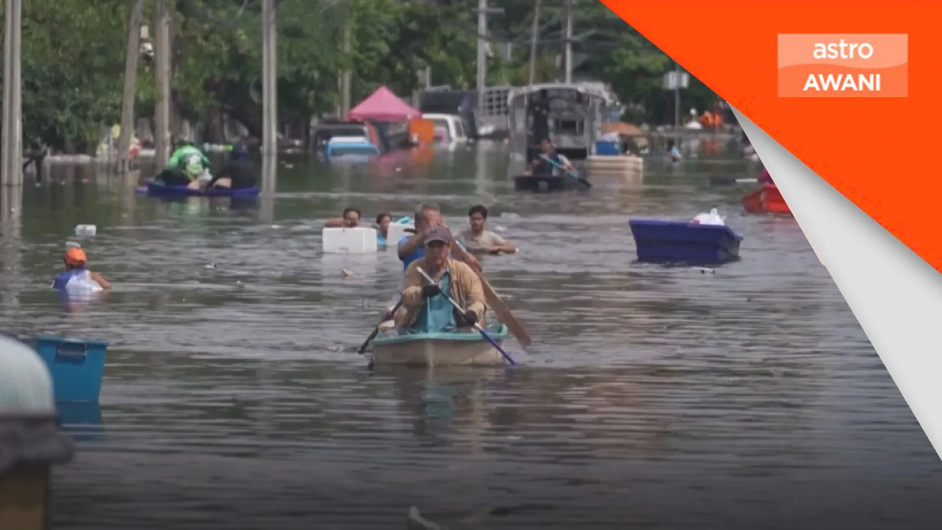 Banjir Thailand: Ribuan penduduk Bangkok Masih terperangkap, bergantung kepada bot