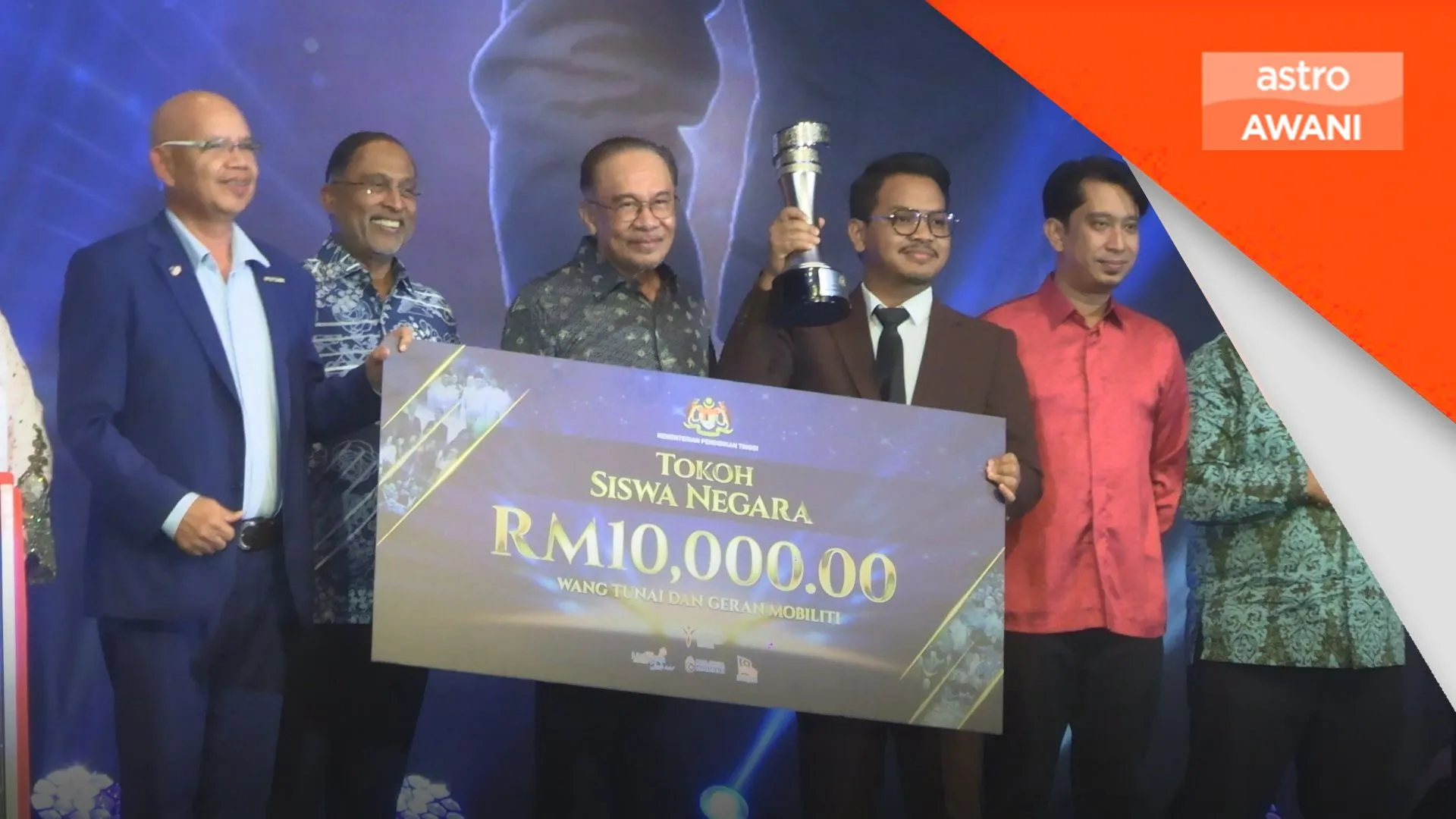 Cemerlang akademik tanpa nilai dan integriti tidak memadai – PM