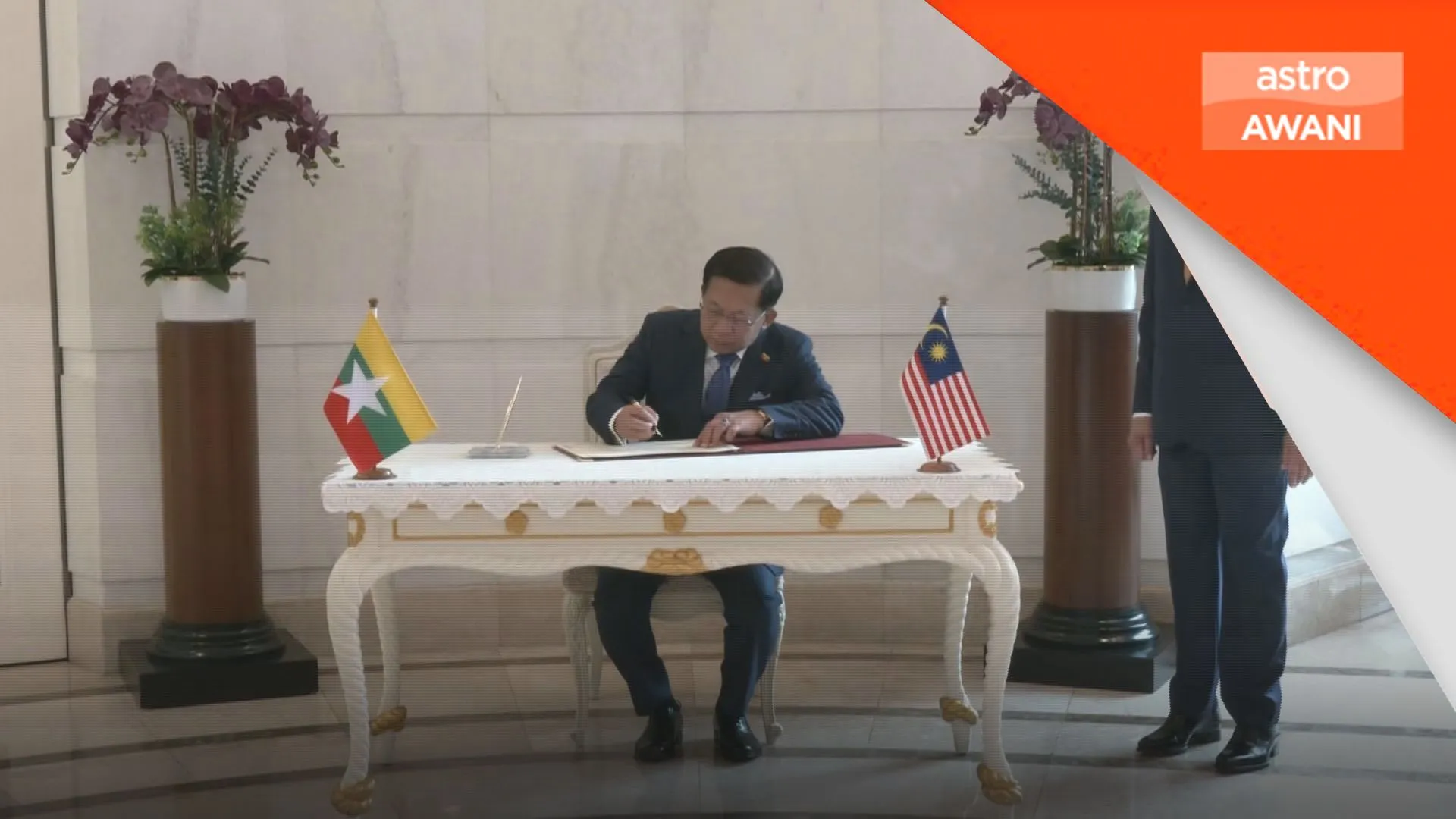 Presiden Myanmar terima sambutan rasmi di Putrajaya.