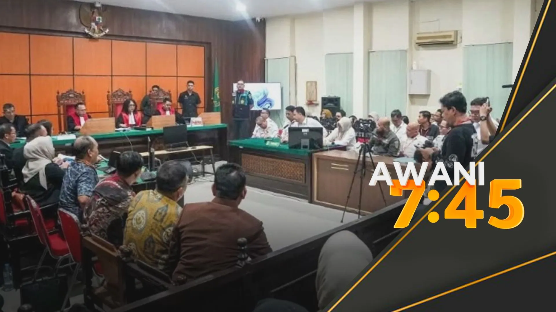 Kerajaan Indonesia, Prabowo disaman dakwaan cuai tangani kebakaran hutan