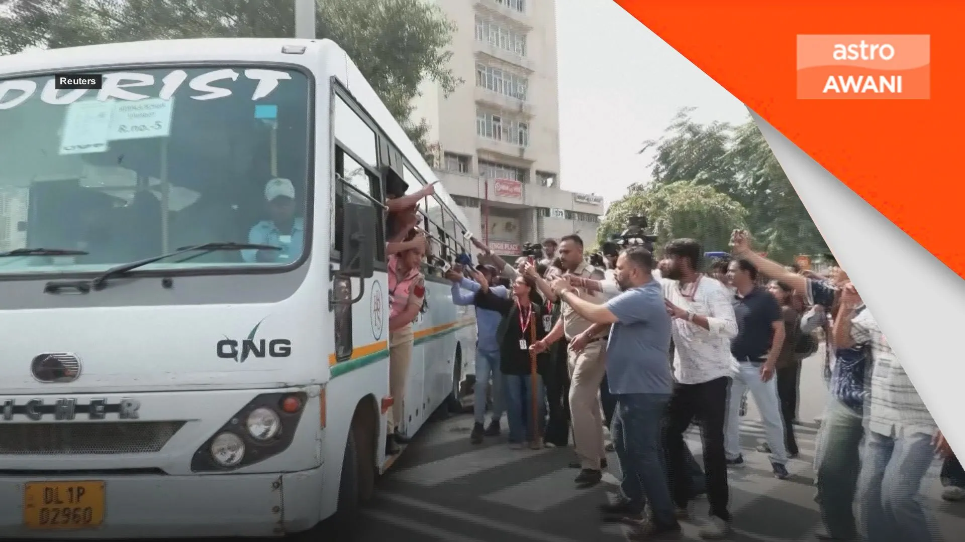 Polis India tahan puluhan penunjuk perasaan