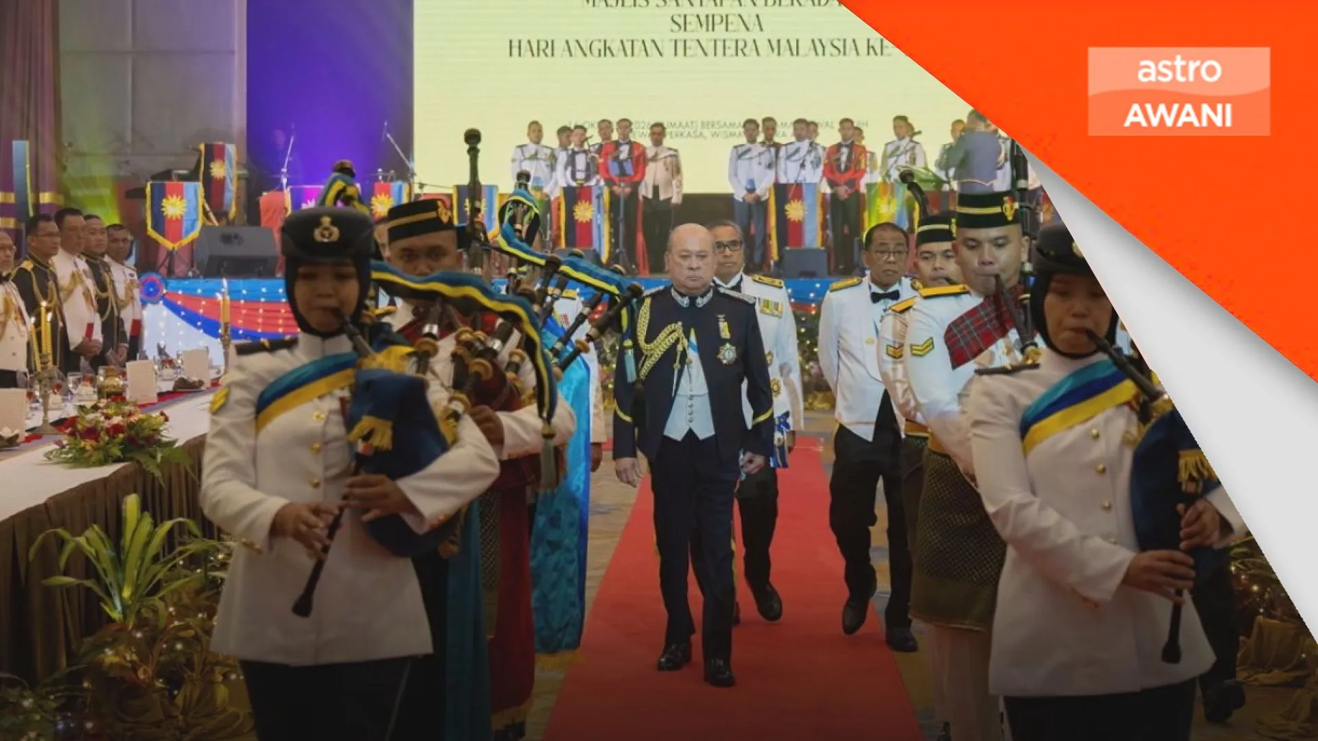 Agong berangkat ke Majlis Santapan Beradat sempena Hari ATM ke-93