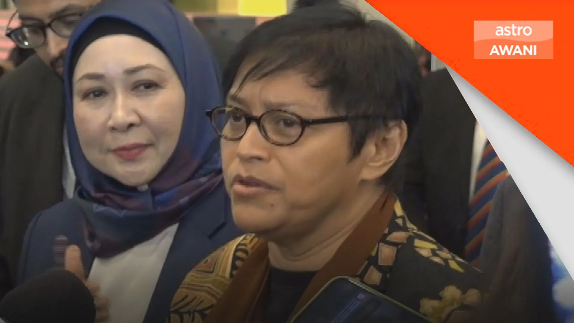 Azalina nafi bantah penambahan kerusi parlimen Sabah, Sarawak