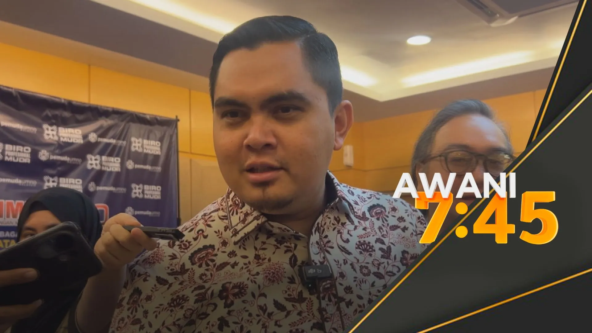 Akmal kalah saman fitnah, kena bayar Teresa RM300,000
