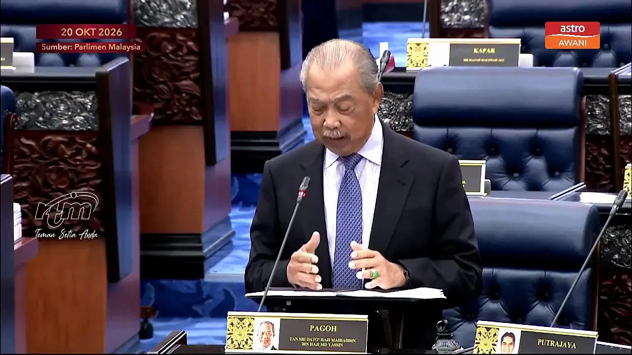 "Maksud hijau itu jangan salah faham macam sebelah sana itu" - Muhyiddin