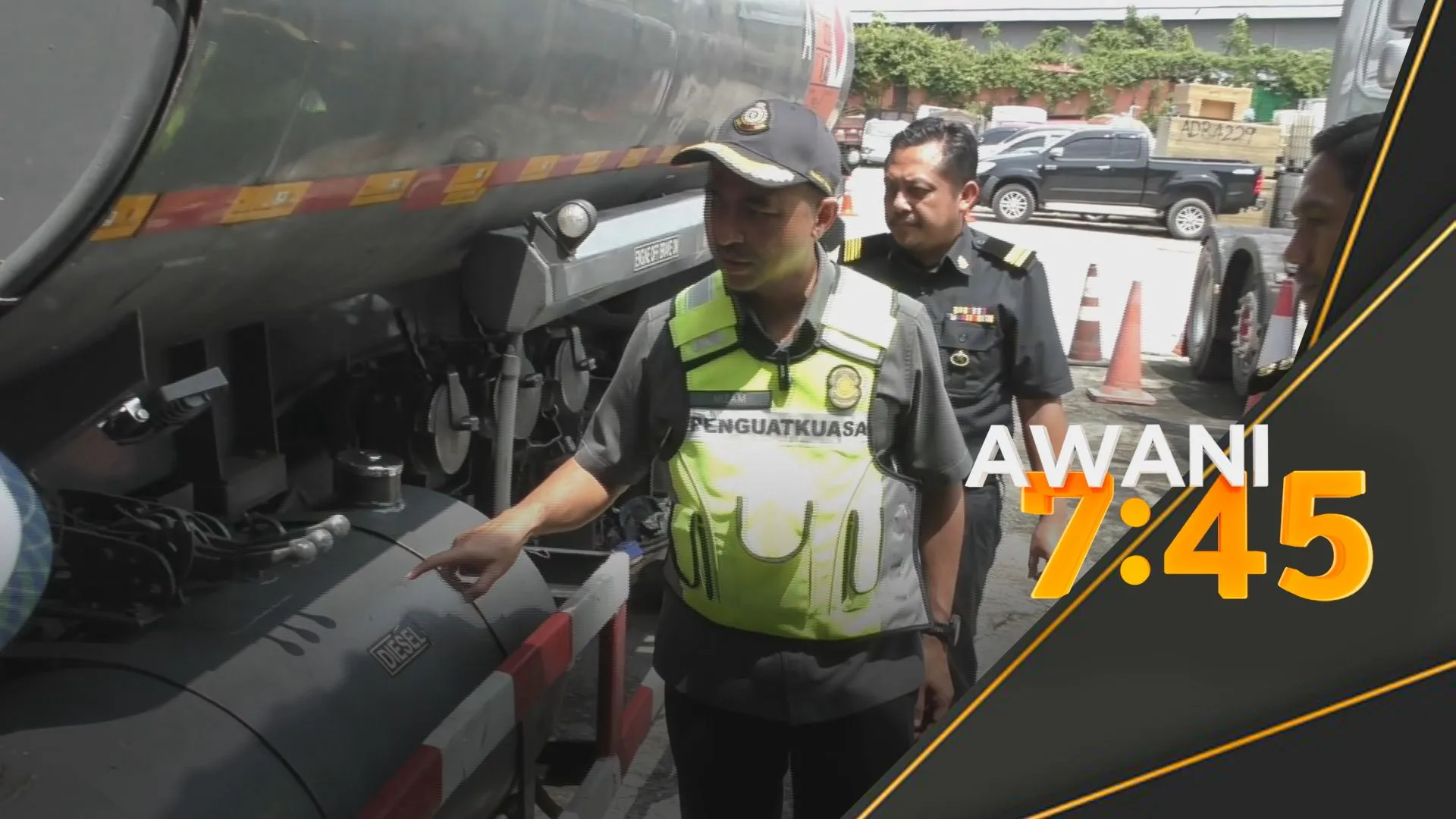 Sita10,920 liter diesel dan lori tangki