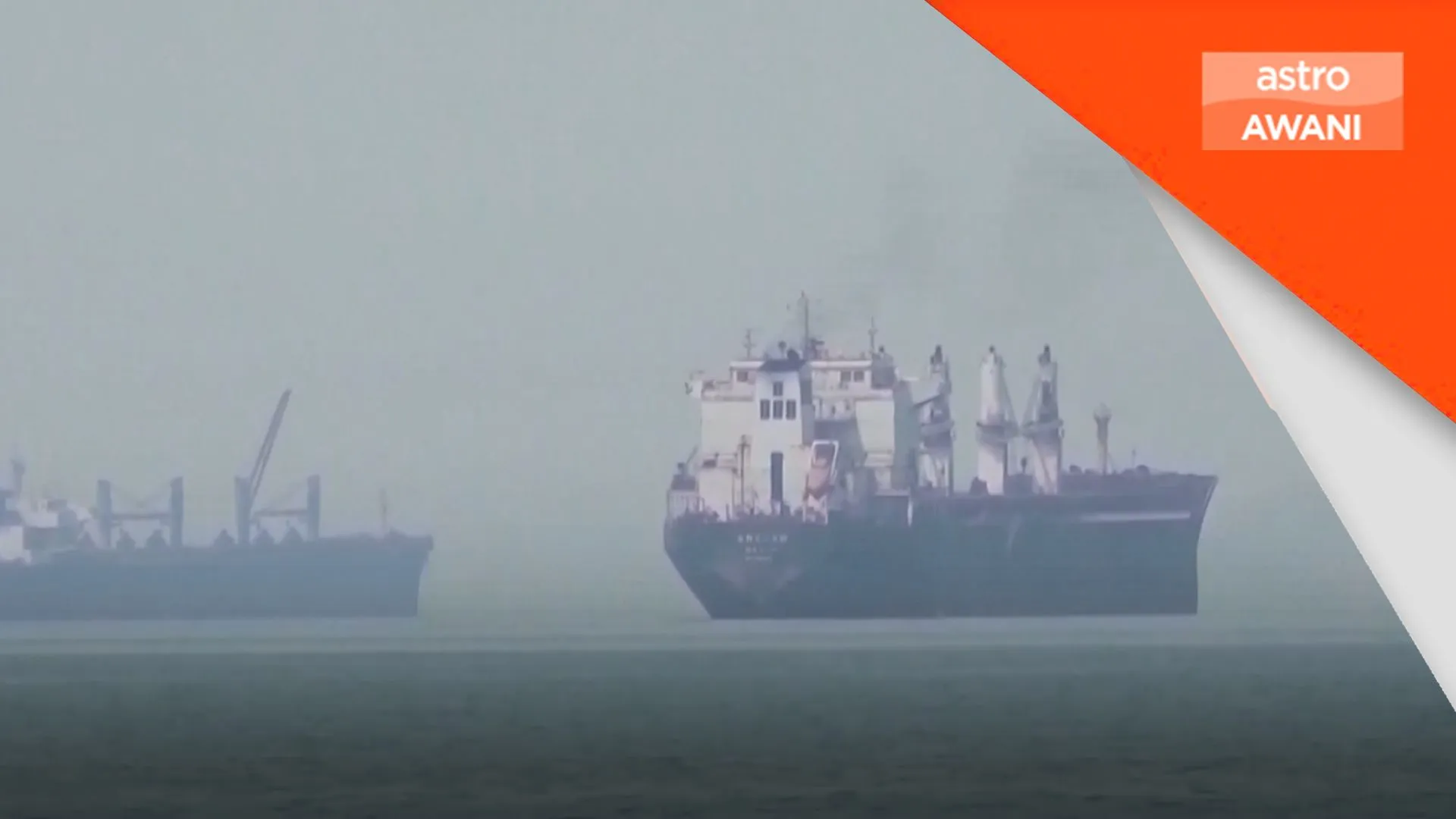 Dua kapal tangki terbakar di Selat Hormuz