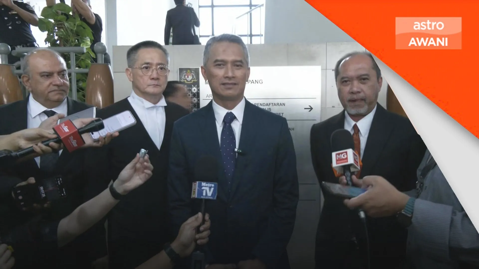 Sembilan peguam ternama rakan Shuhaily