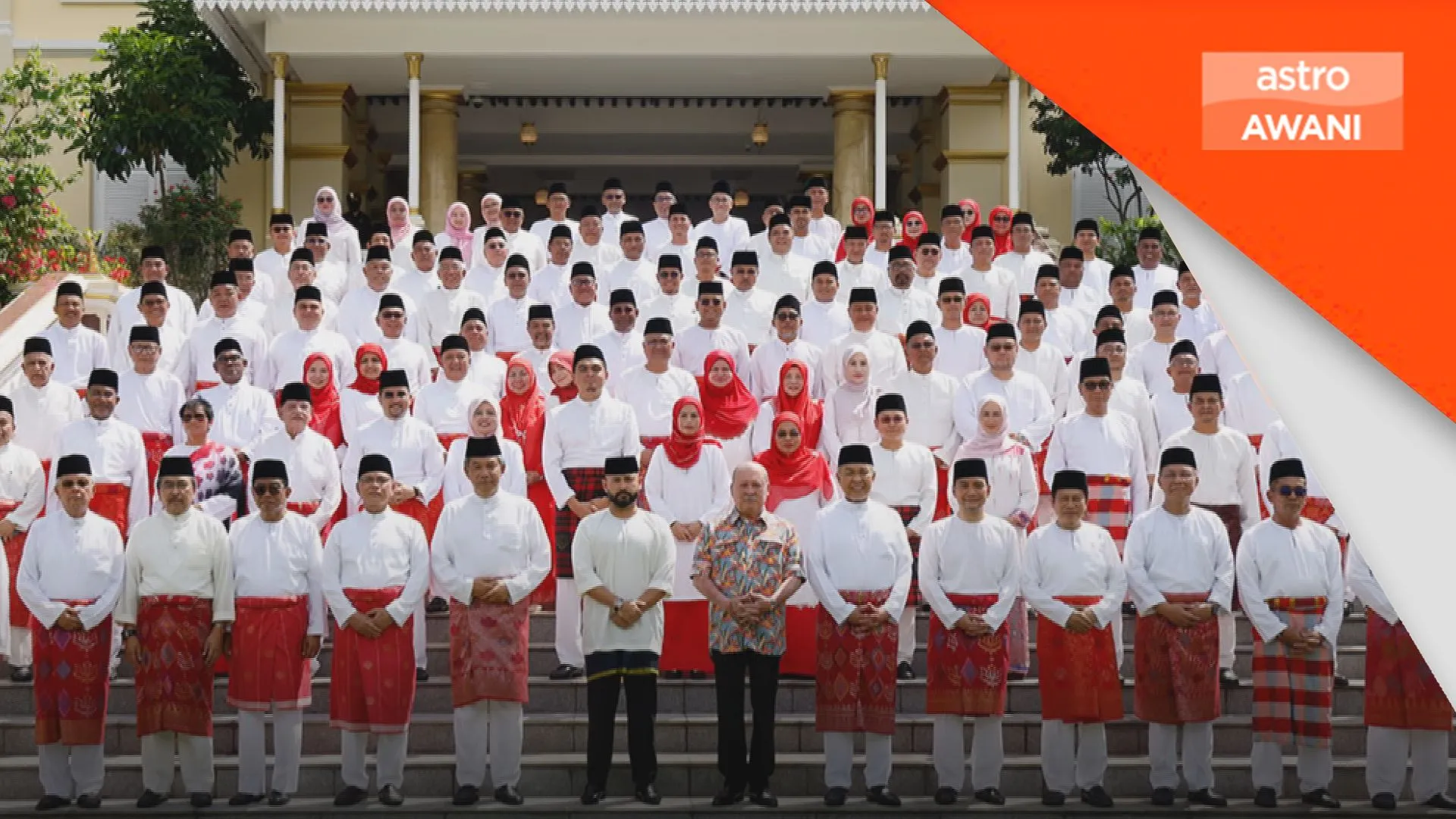 Agong teruskan tradisi bergambar bersama kepimpinan parti