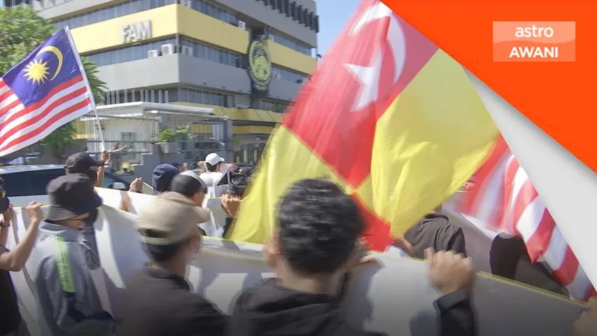 Pemalsuan dokumen: Puluhan peminat bola sepak buat bantahan di wisma FAM