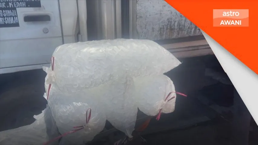 Jualan ais meningkat, lebih 1,000 beg terjual sehari