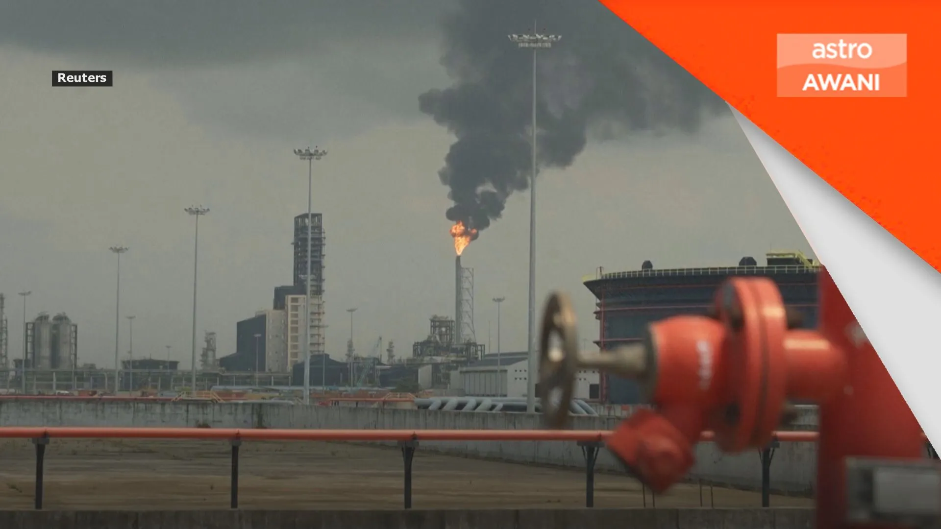 Harga minyak melonjak, pasaran cemas menjelang tarikh akhir