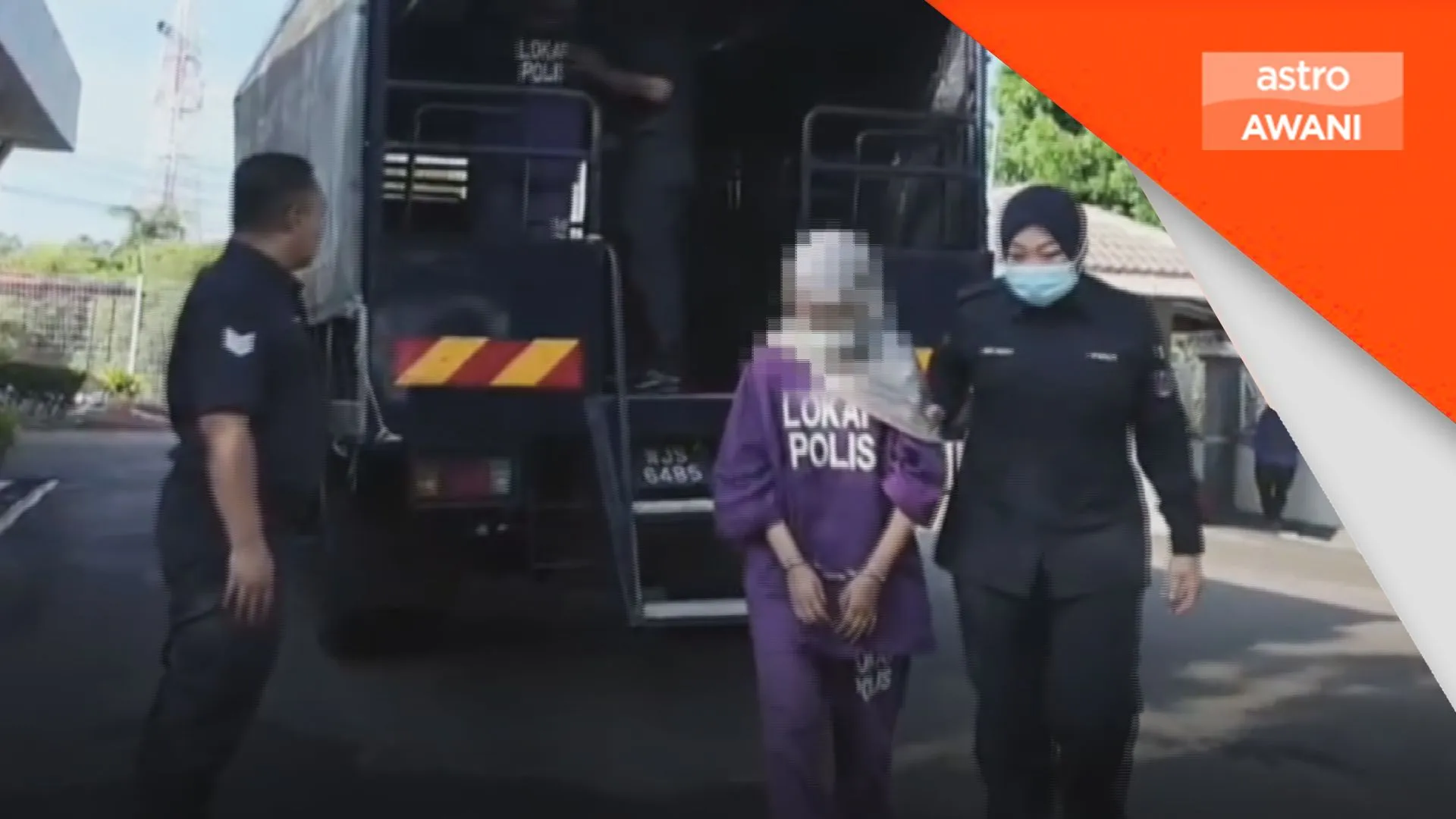 Pemandu bas, kenalan wanita direman