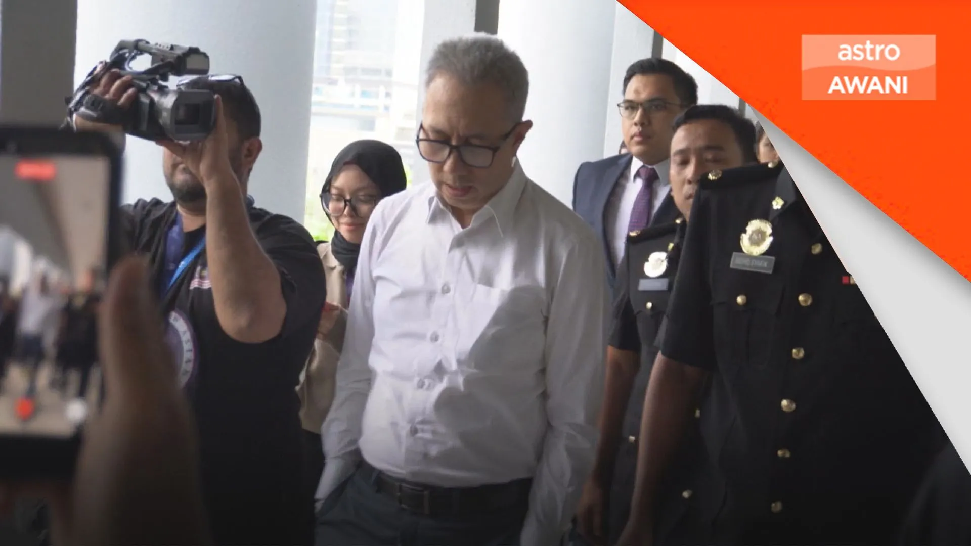 KP JUPEM didakwa guna kedudukan untuk rasuah lebih RM130,000