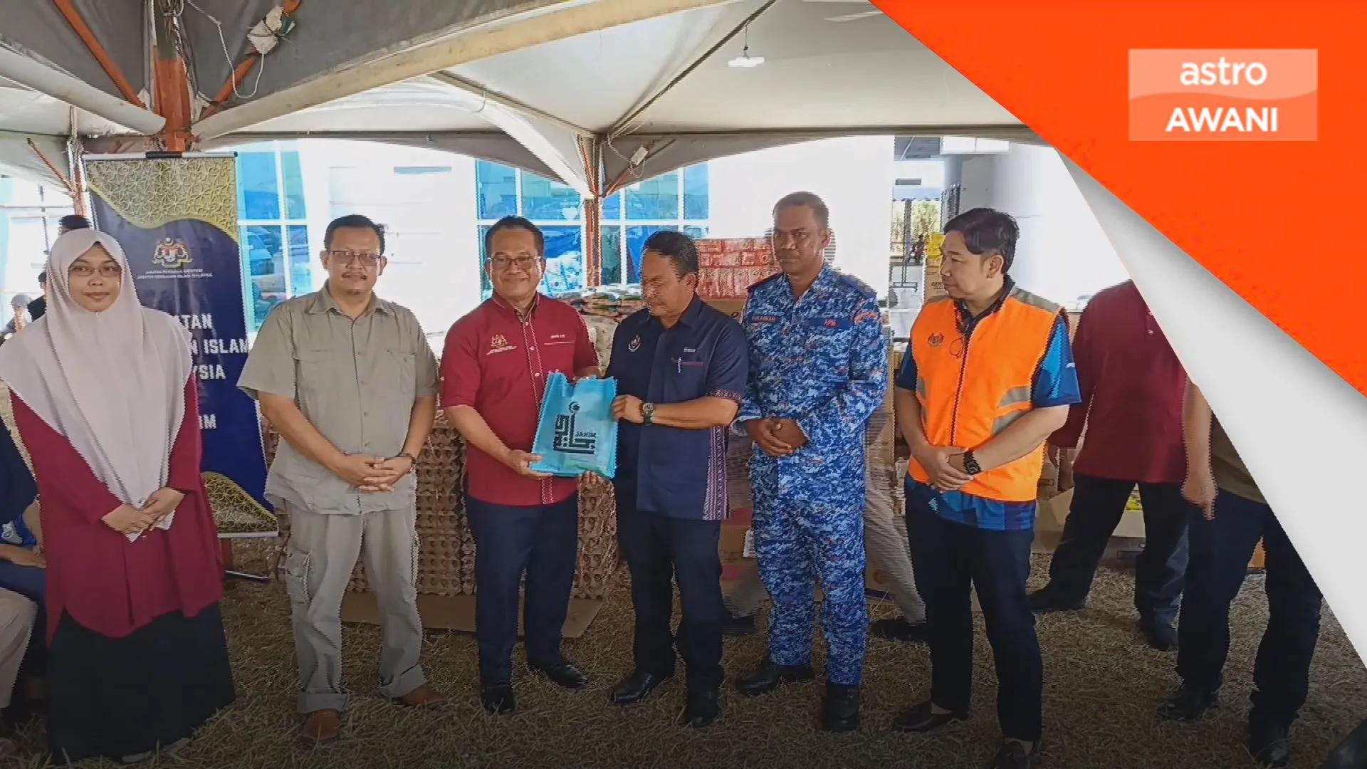 JAKIM serah bantuan kepada mangsa kebakaran Kampung Bahagia