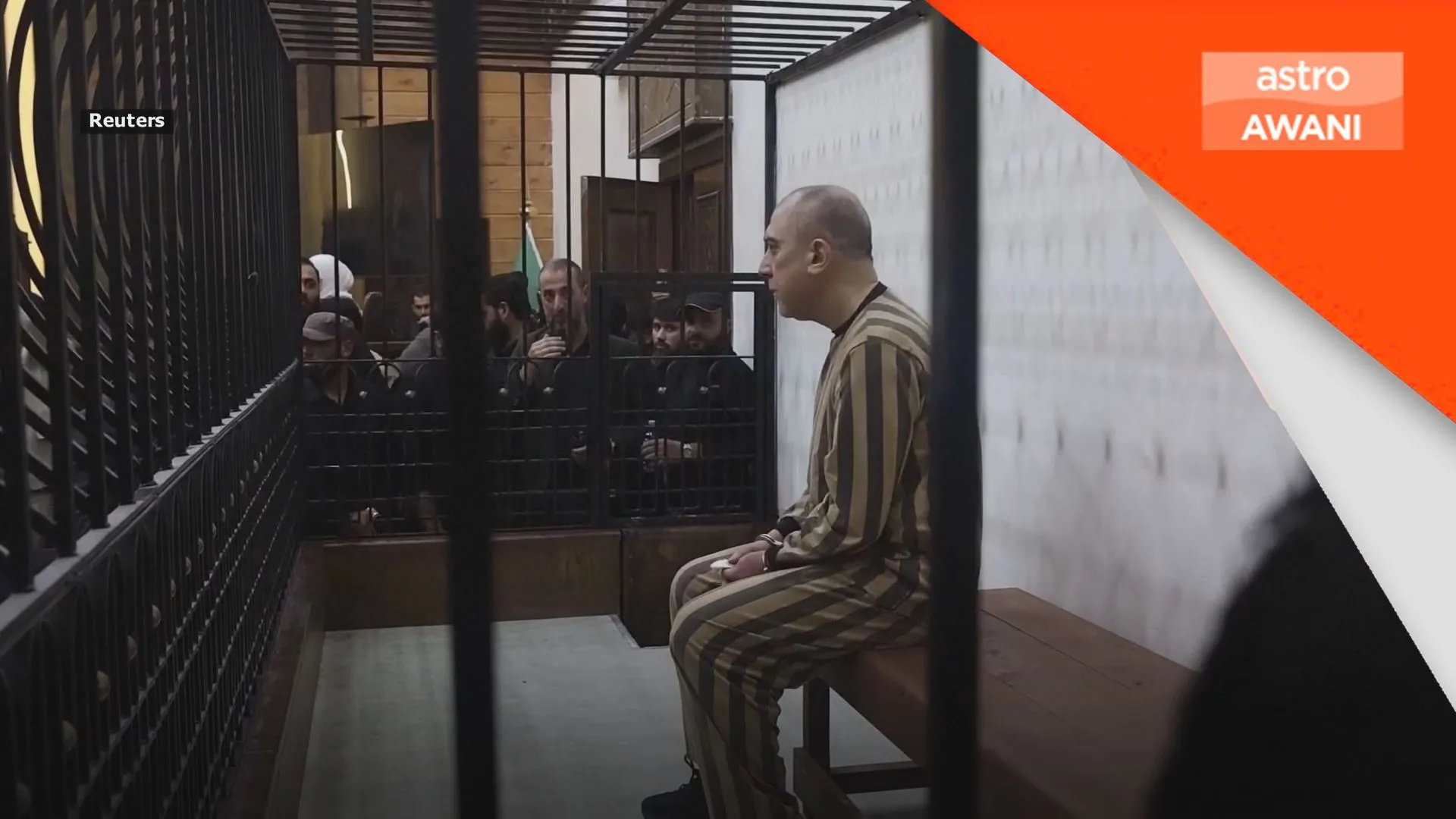 Warga Daraa gagal kawal amarah lihat Atef Najib di mahkamah