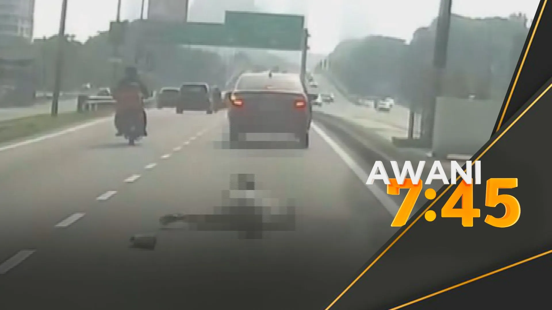 Wanita lompat keluar kereta, dakwa cemas diperhati pemandu