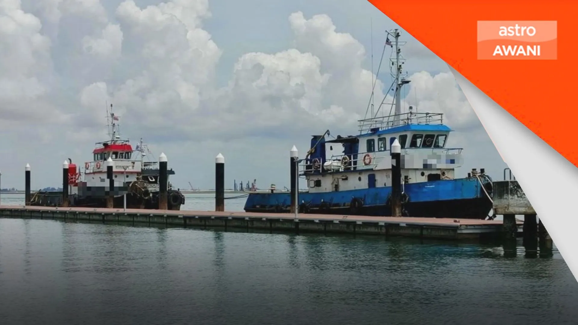 2 bot tunda asing ditahan cuba seludup bahan api bernilai RM19.55 juta