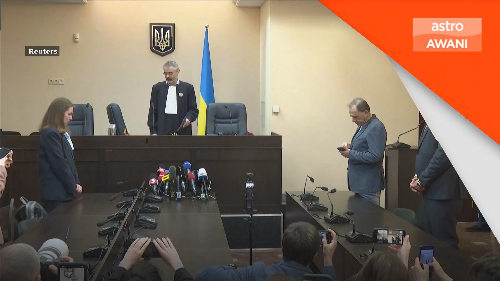 Mahkamah arah bekas pembantu Zelenskyy ditahan
