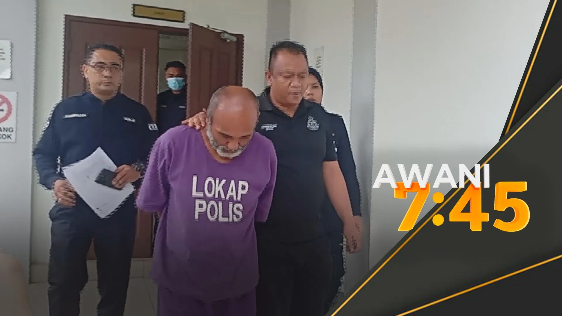Seorang lelaki didakwa guna kad pengenalan tiga individu lain