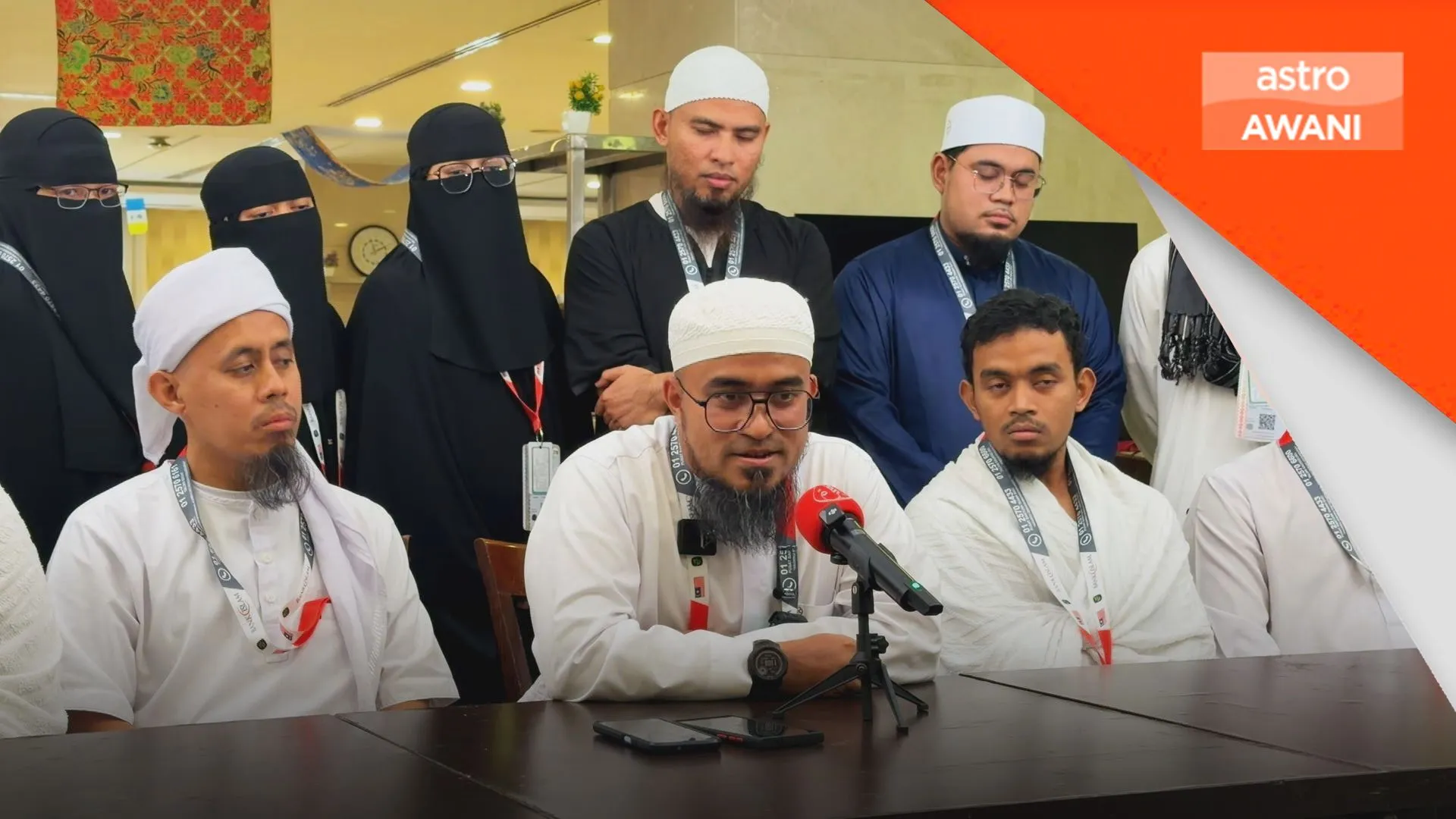 Impian ibu ayah tercapai, 10 anak dan 6 menantu tunai haji bersama