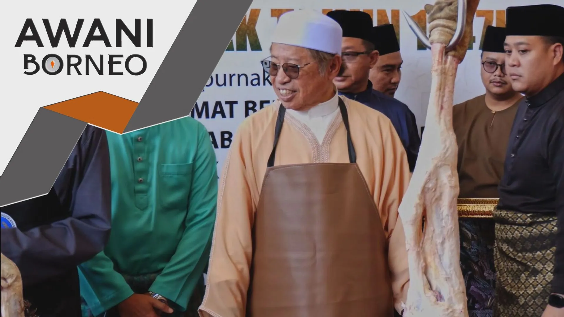 Ribuan sertai solat sunat di Masjid Jamek Negeri Sarawak.
