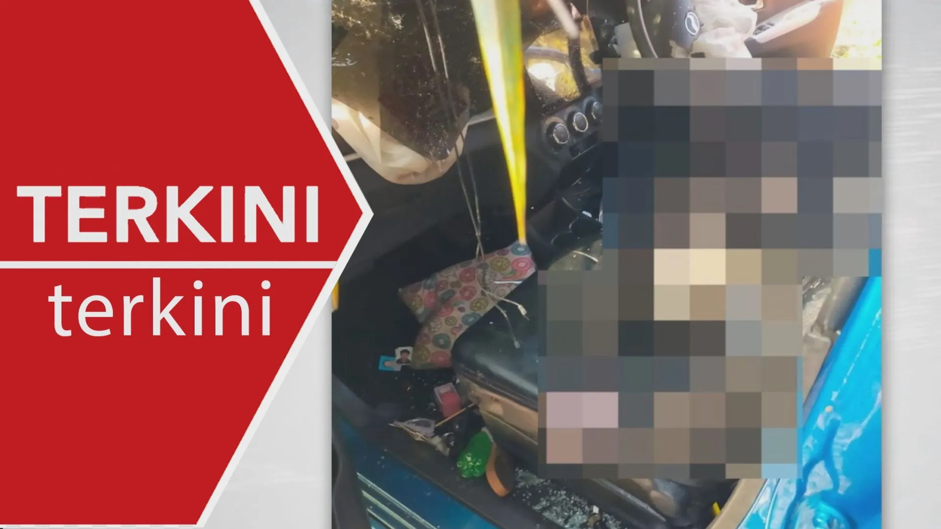 [TERKINI] Lima sekeluarga maut, kereta rempuh batang paip