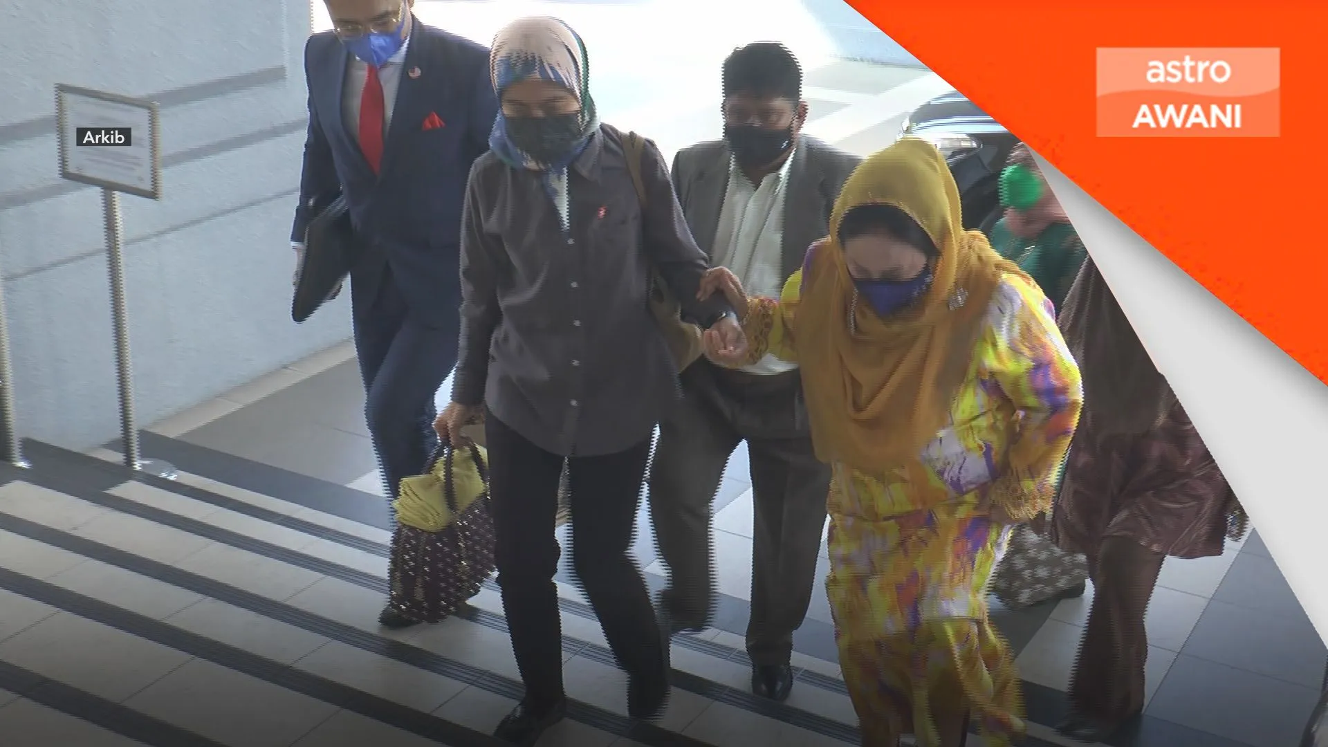 Rosmah diarahkan bayar RM67.5 juta berhubung isu barang kemas