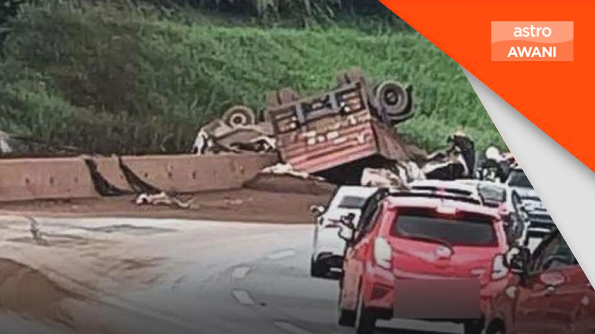 Pemandu treler miliki 15 rekod saman - Polis