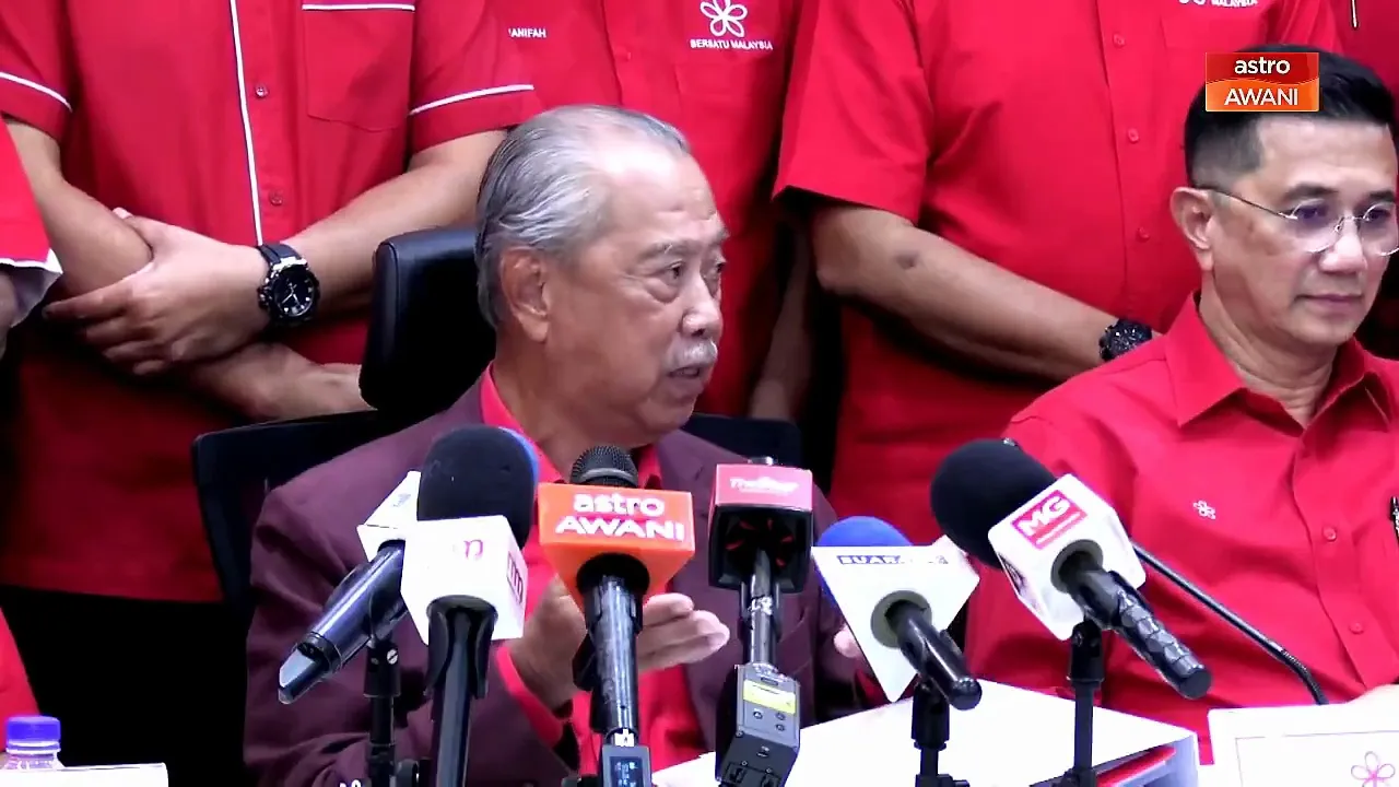 "...lepas itu nak suruh kita berambus daripada rumah kita sendiri.." - Muhyiddin
