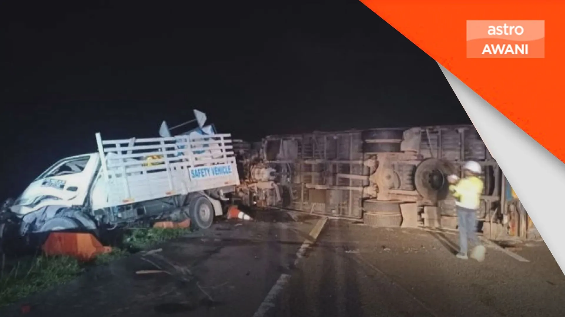 2 maut, lori ayam rempuh lori penyelenggara di PLUS Kulai