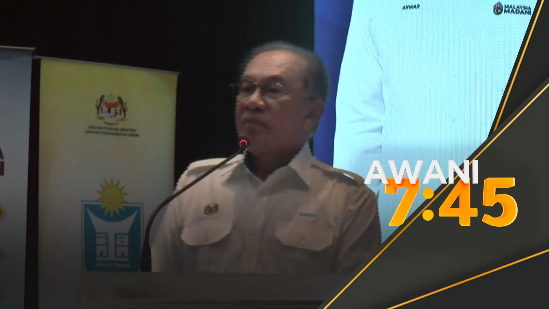Anwar puji penjawat awam tingkat saingan dunia