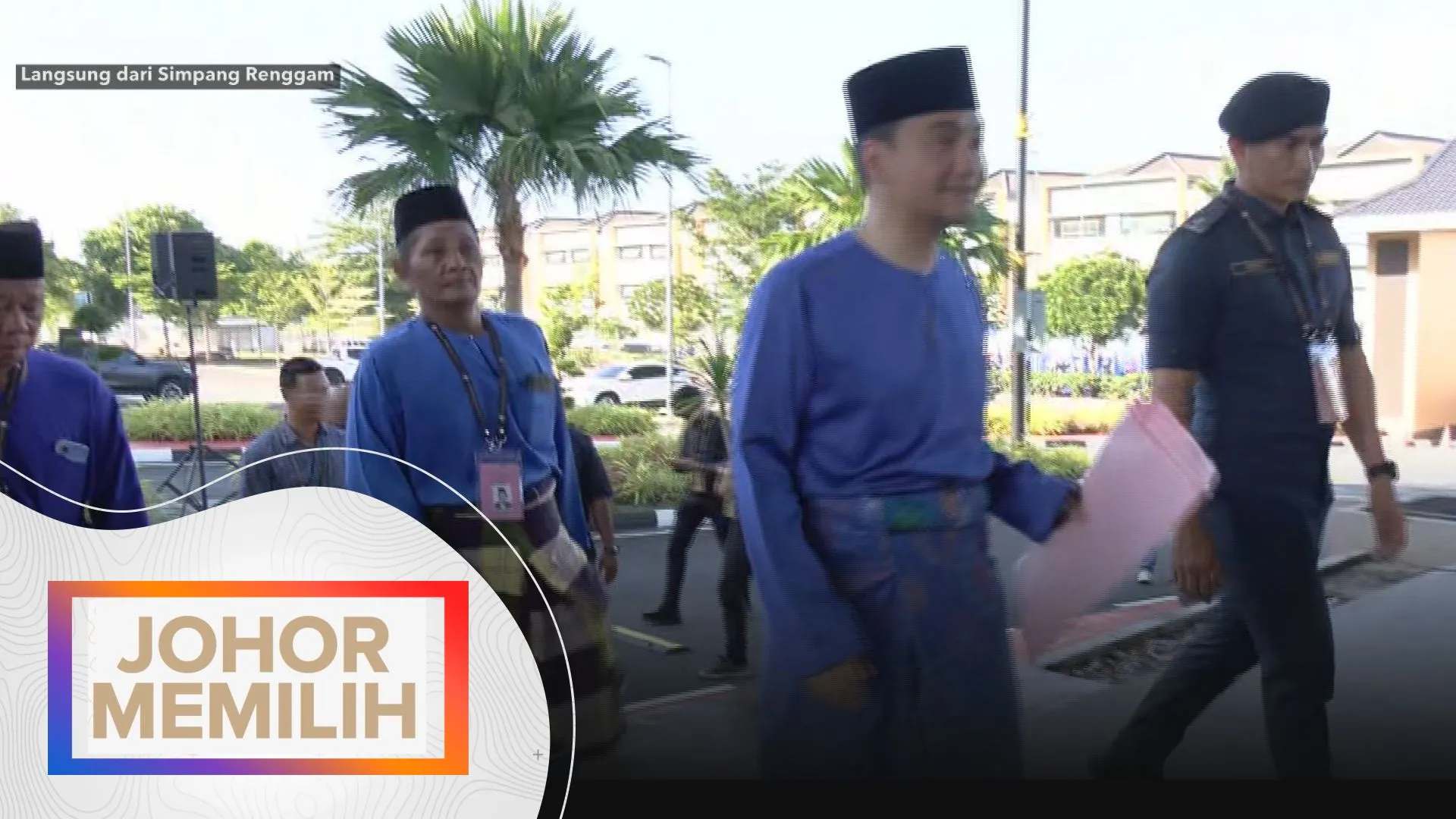 Calon Barisan Nasional (BN) Datuk Onn Hafiz Ghazi tiba
