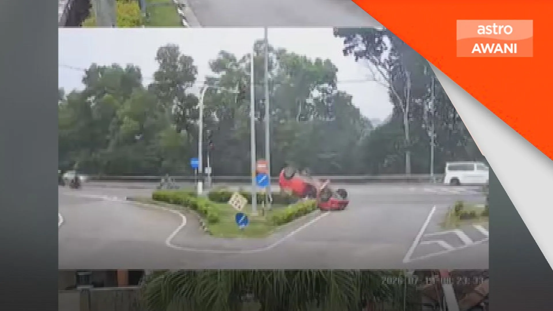 Kemalangan: Penunggang motosikal maut, rempuh kereta langgar lampu isyarat