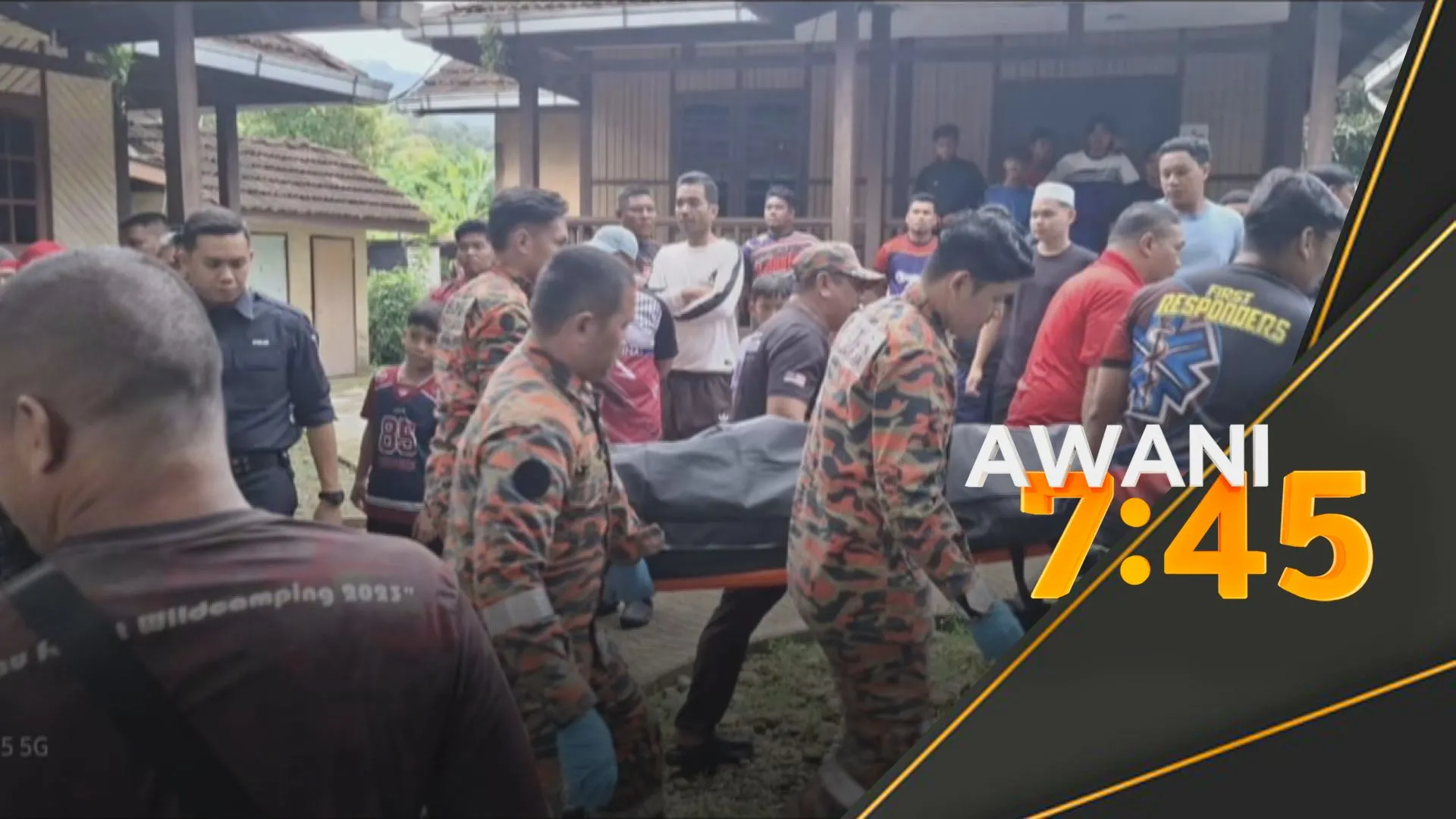 Tiga maut dihanyutkan kepala air