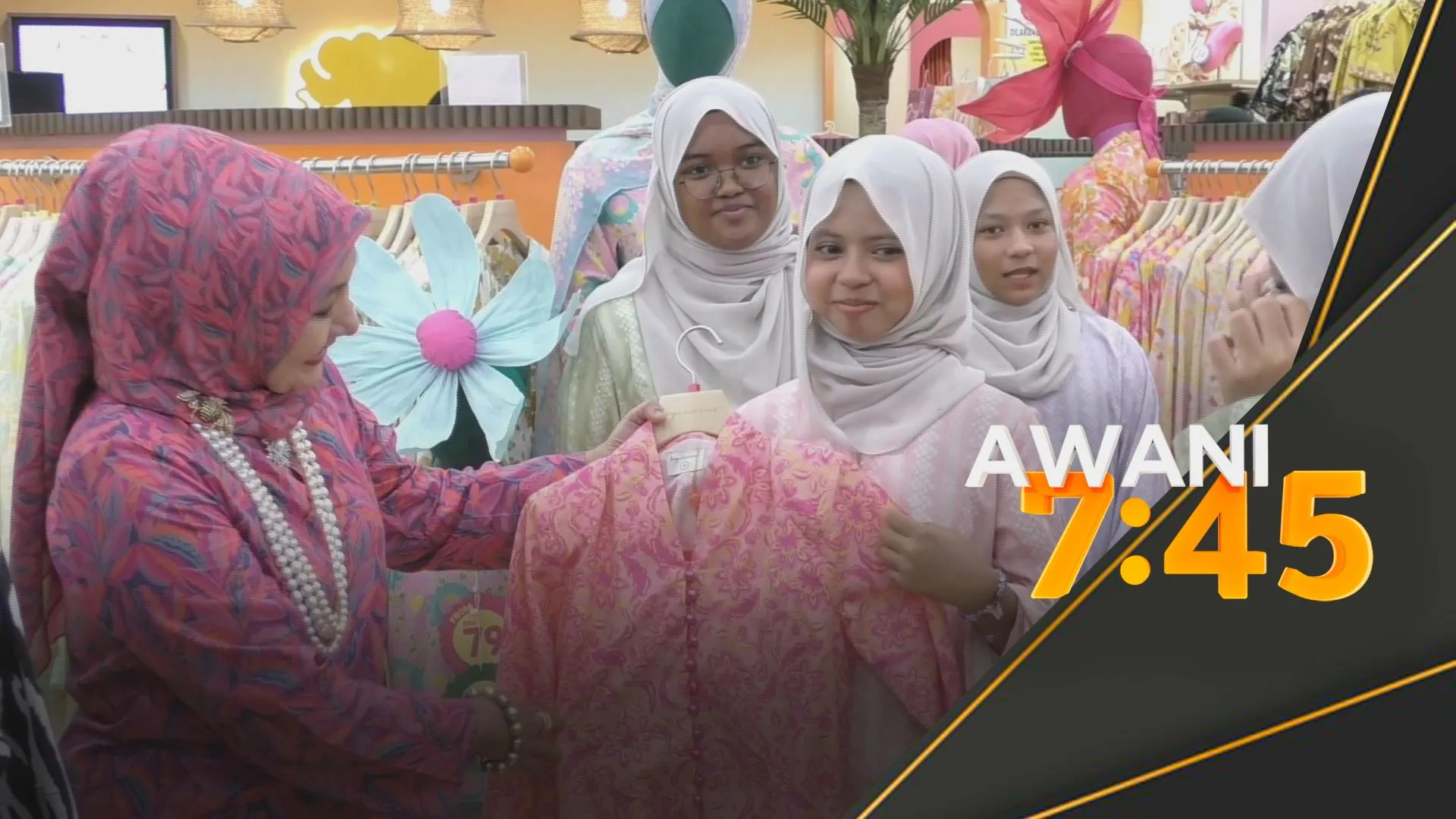 Anak yatim terima pakaian fesyen terbaharu