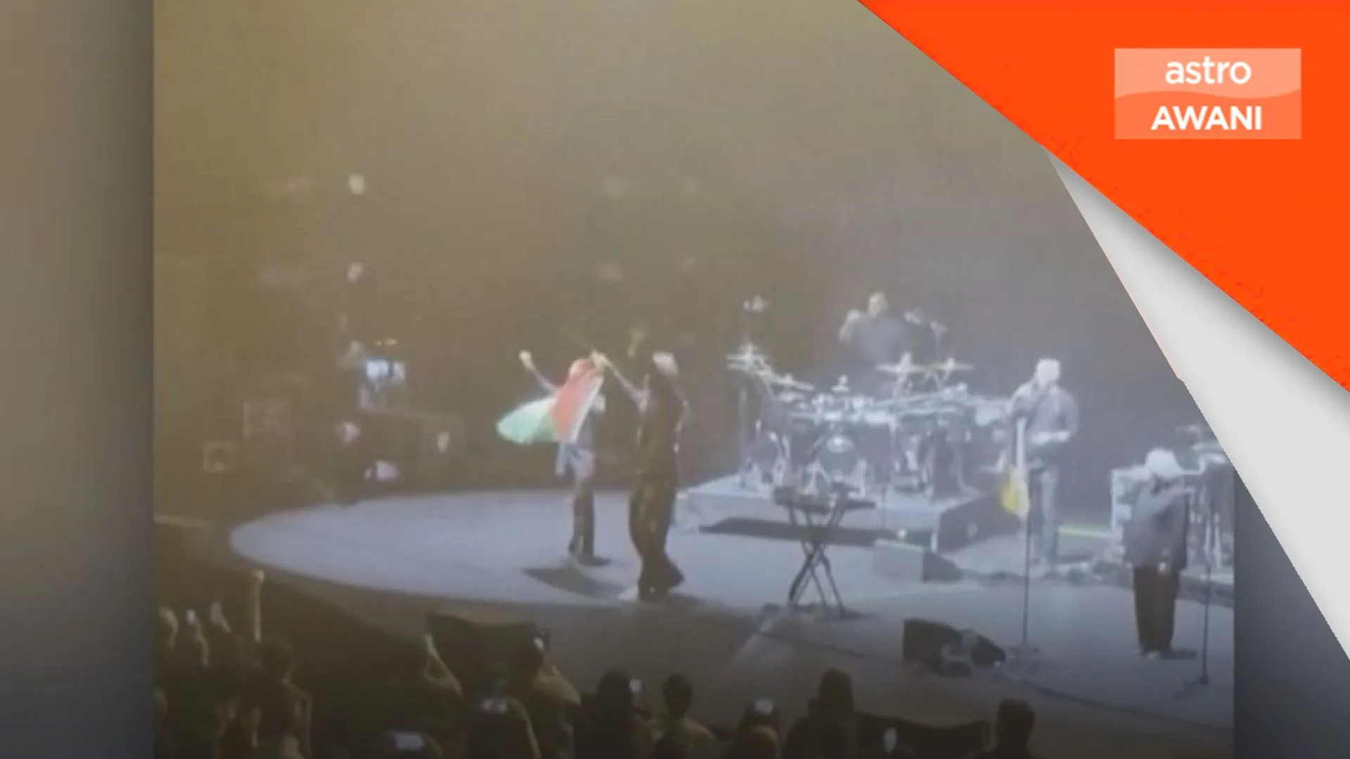 Dua anggota Massive Attack dilarang masuk ke Singapura