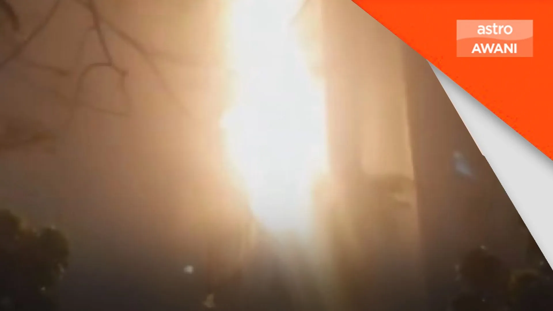 Enam tingkat bangunan kerajaan Jakarta terbakar