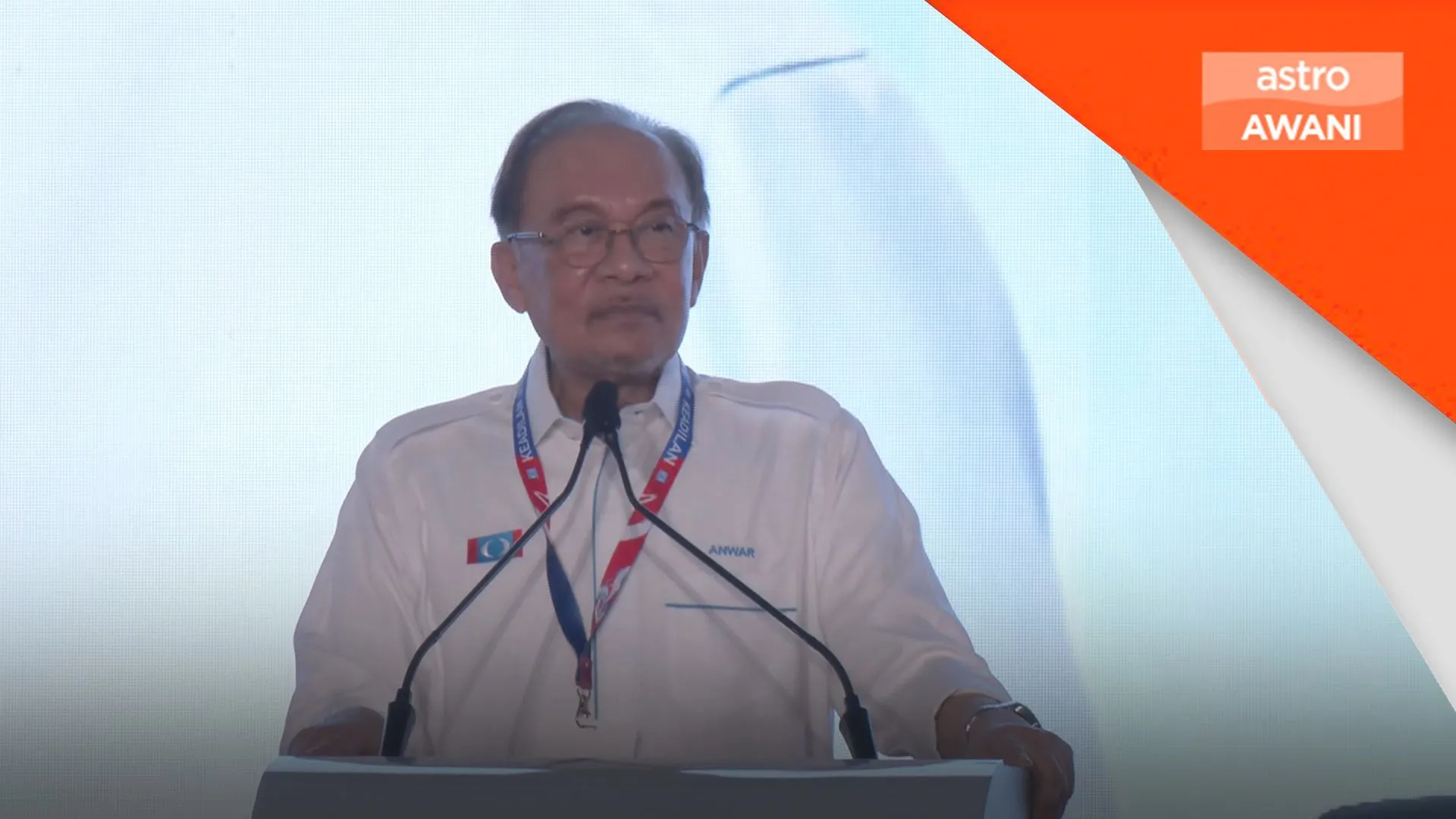 Hubungan dengan Zahid masih terlalu baik - Anwar