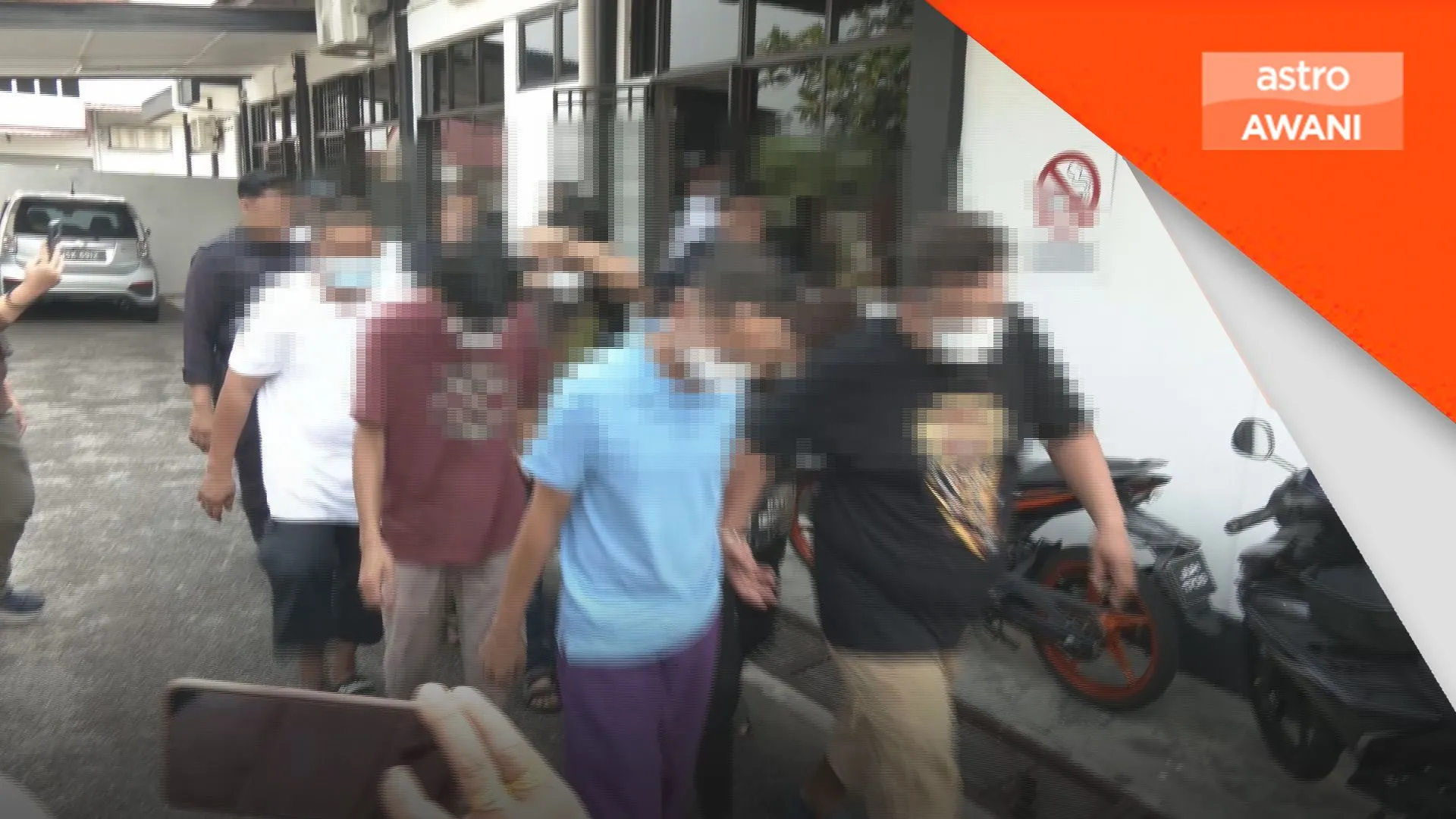 Pempengaruh permotoran antara lapan suspek direman