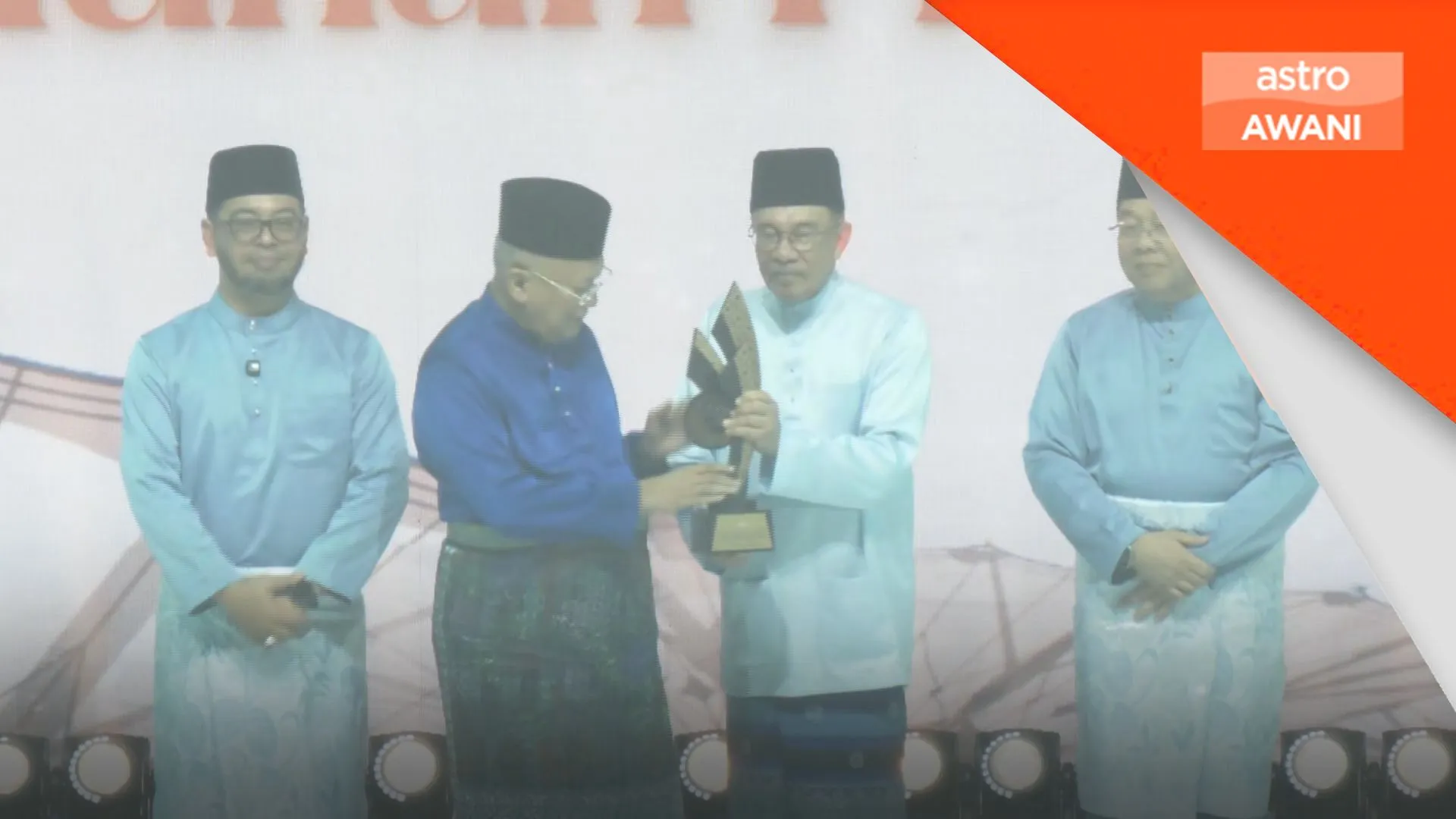 Syed Azman, Ayob Khan terima Anugerah Maulidur Rasul 2026