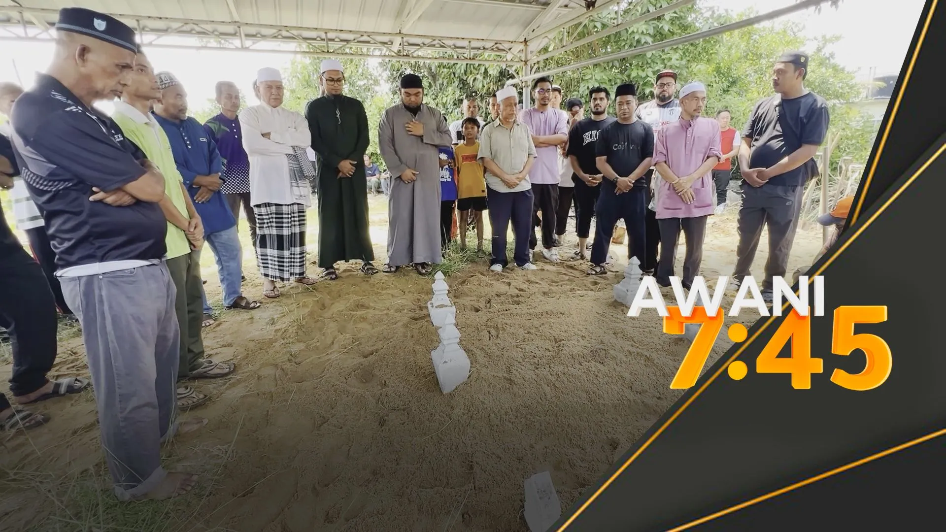 Dua beranak maut dalam kebakaran selamat disemadikan