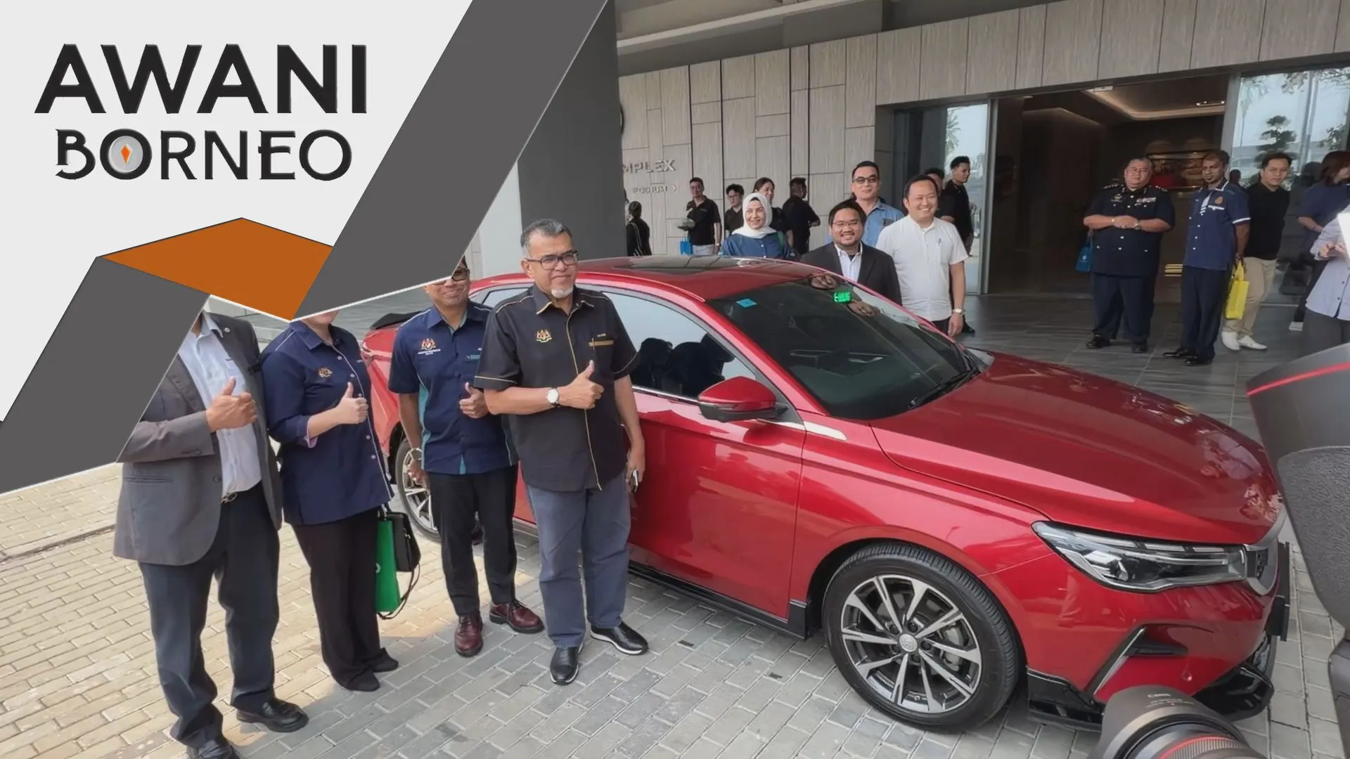 Meremajakan industri teksi Sarawak