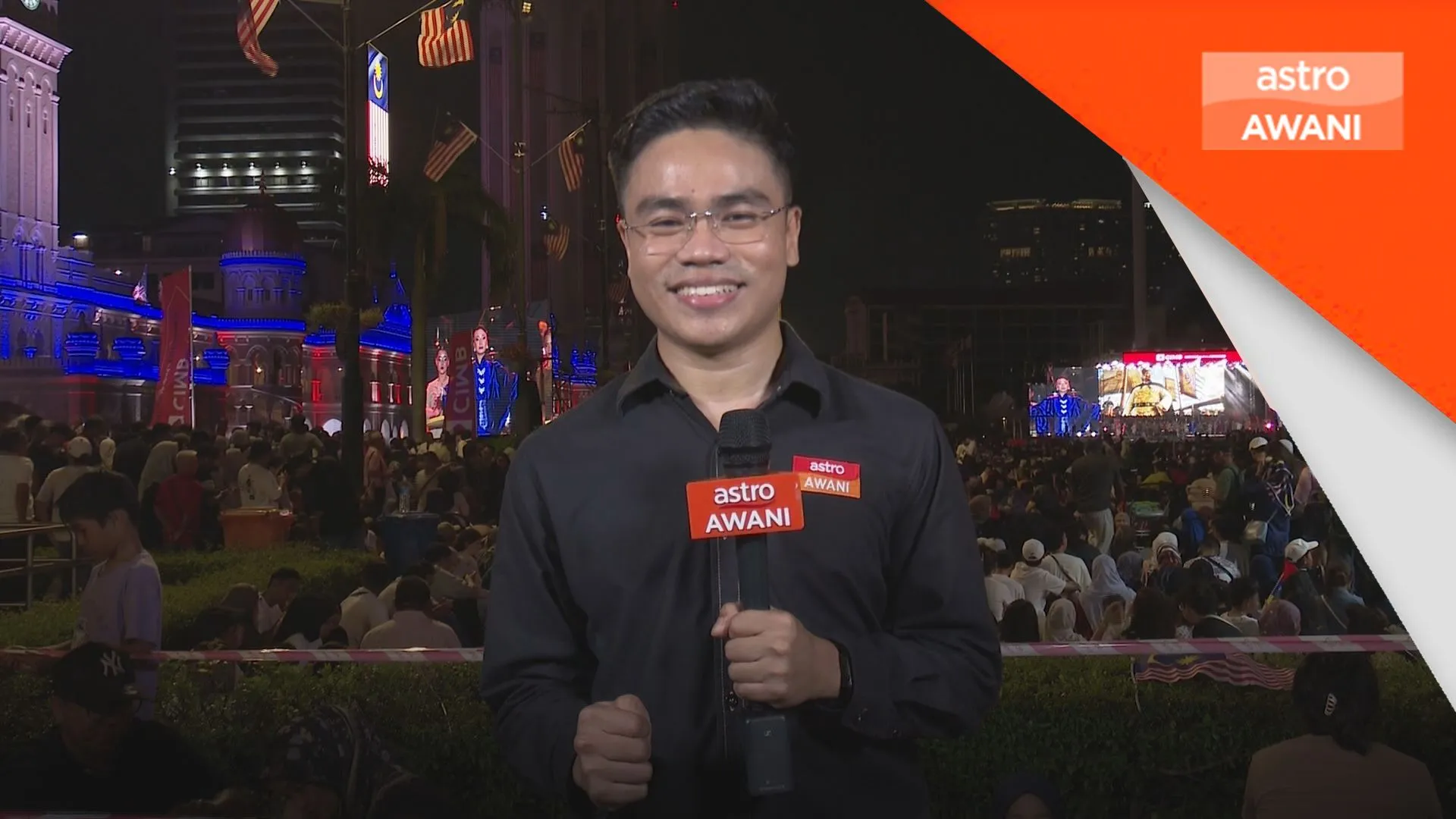 Ambang Merdeka: Pengunjung tempatan, luar negara kongsi semangat merdeka
