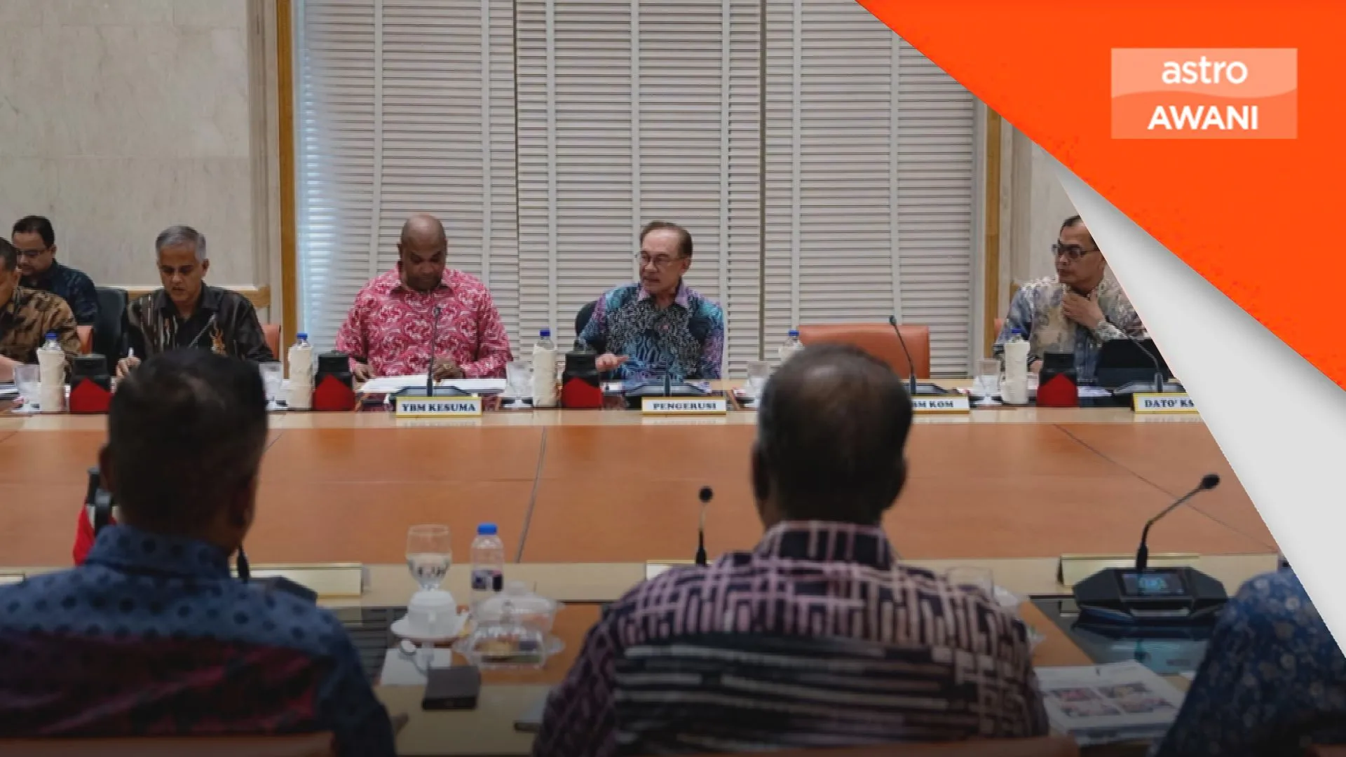 Isu pendidikan, ekonomi masyarakat India tumpuan pertemuan Anwar dan pemimpin komuniti - Ramanan