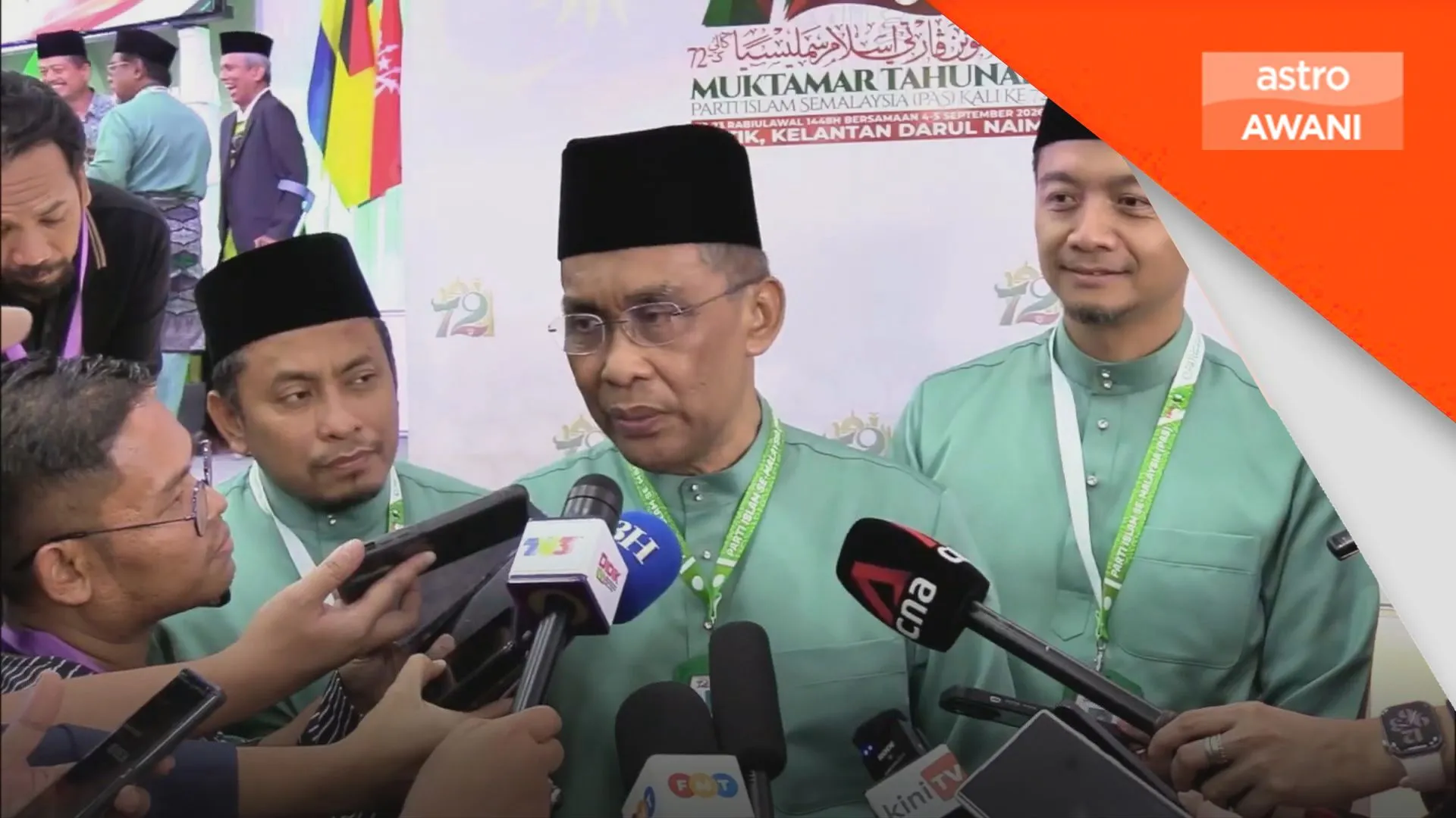 Pas-UMNO terus berunding, Zahid tidak hadir bukan isu